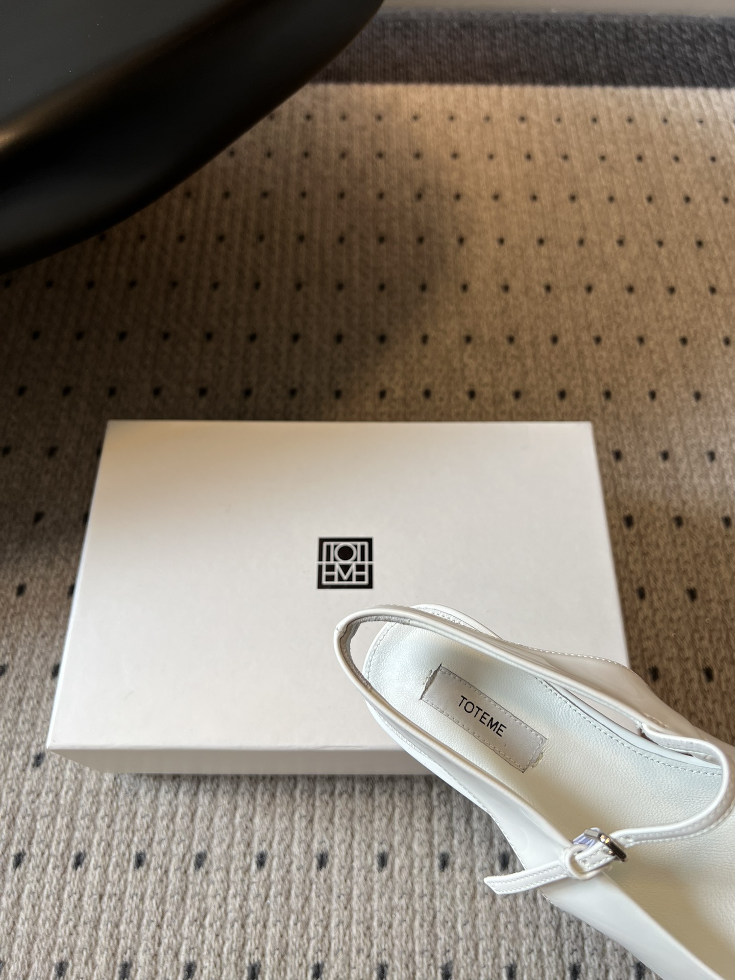 TOTEM*26ss早春新款经典后空玛丽珍单鞋一眼沦陷的北欧极简设计，将TOTEME的清冷高级感完美诠释