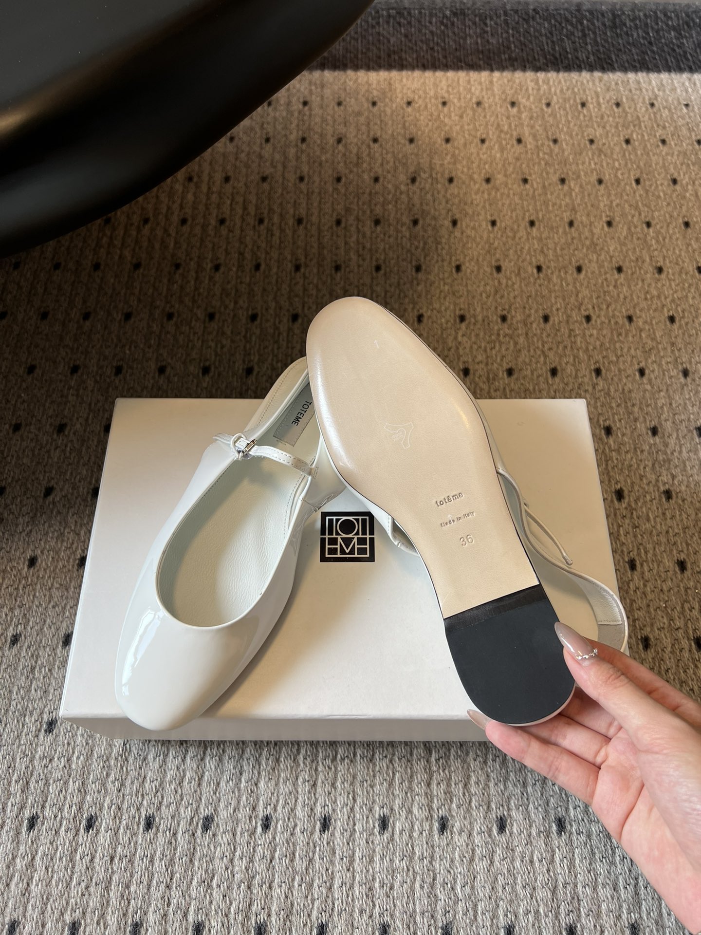 TOTEM*26ss早春新款经典后空玛丽珍单鞋一眼沦陷的北欧极简设计，将TOTEME的清冷高级感完美诠释