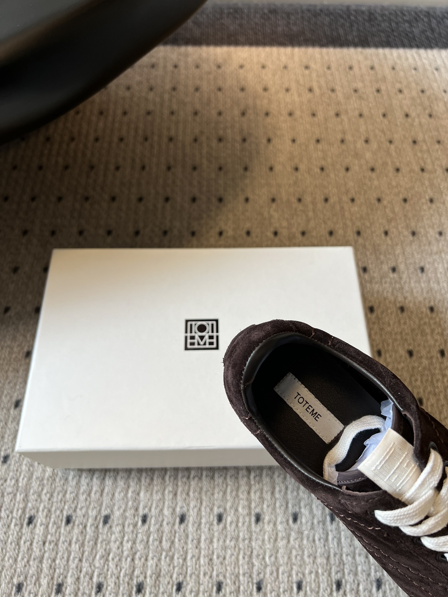 TOTEM*26ss早春新款复古德训阿甘鞋一眼沦陷的经典复古设计，将北欧极简风与复古运动感完美融合。流畅