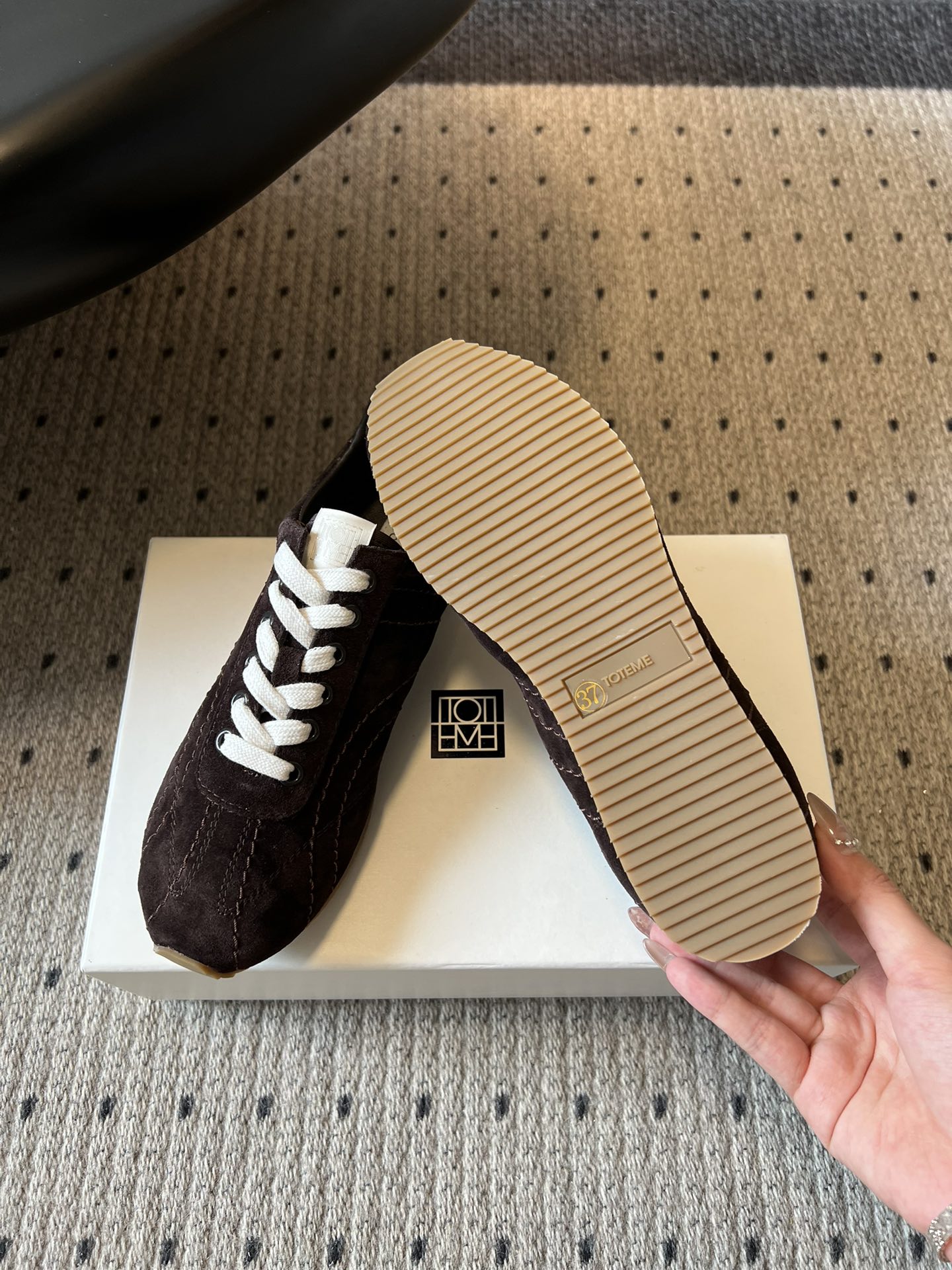 TOTEM*26ss早春新款复古德训阿甘鞋一眼沦陷的经典复古设计，将北欧极简风与复古运动感完美融合。流畅