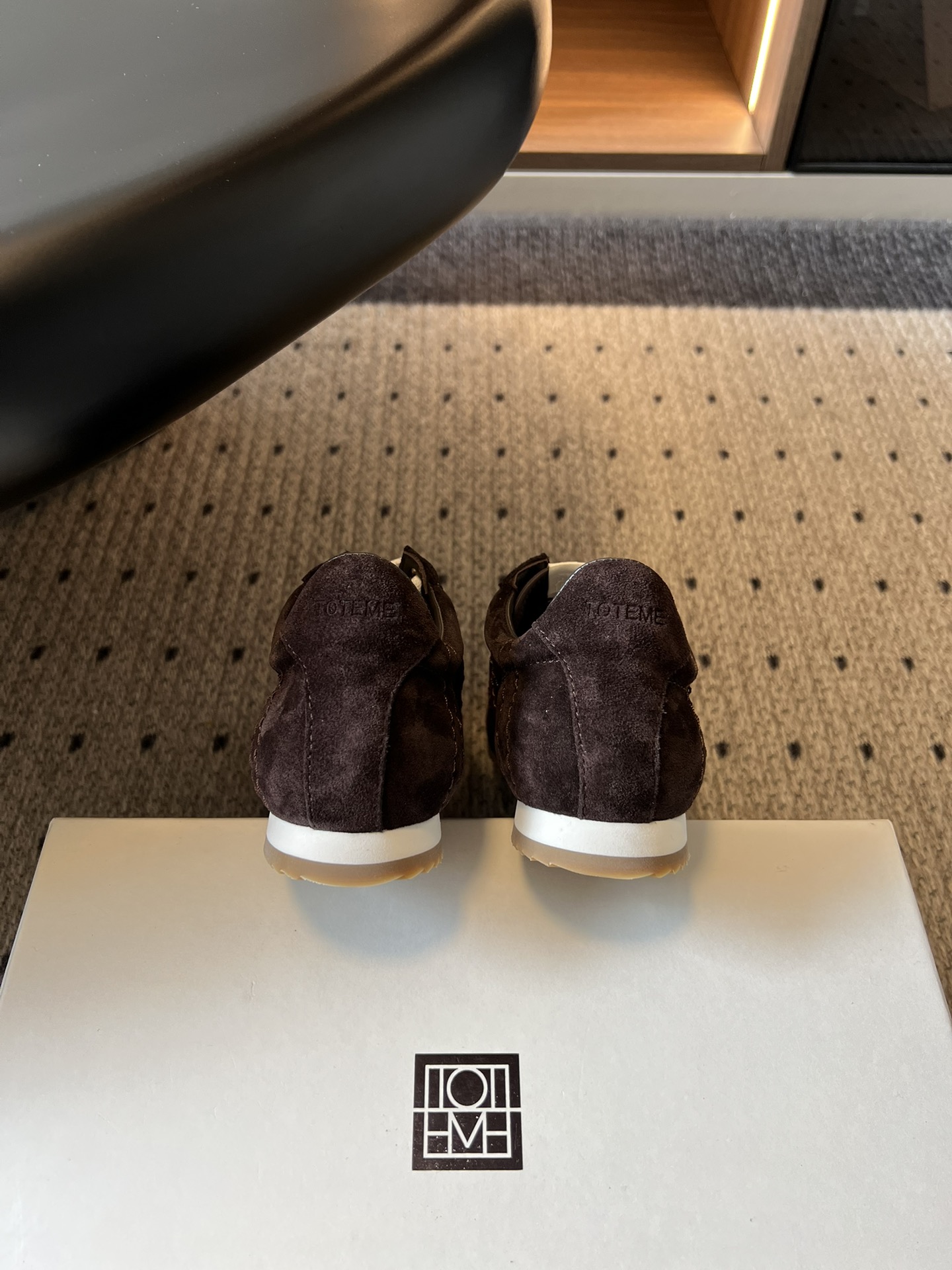 TOTEM*26ss早春新款复古德训阿甘鞋一眼沦陷的经典复古设计，将北欧极简风与复古运动感完美融合。流畅