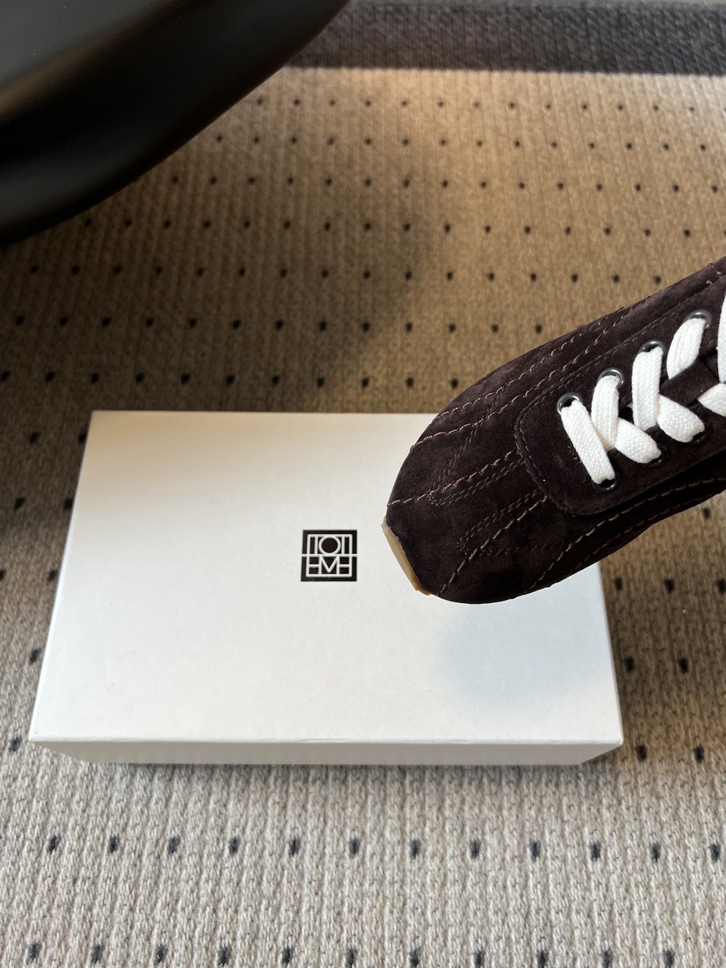 TOTEM*26ss早春新款复古德训阿甘鞋一眼沦陷的经典复古设计，将北欧极简风与复古运动感完美融合。流畅