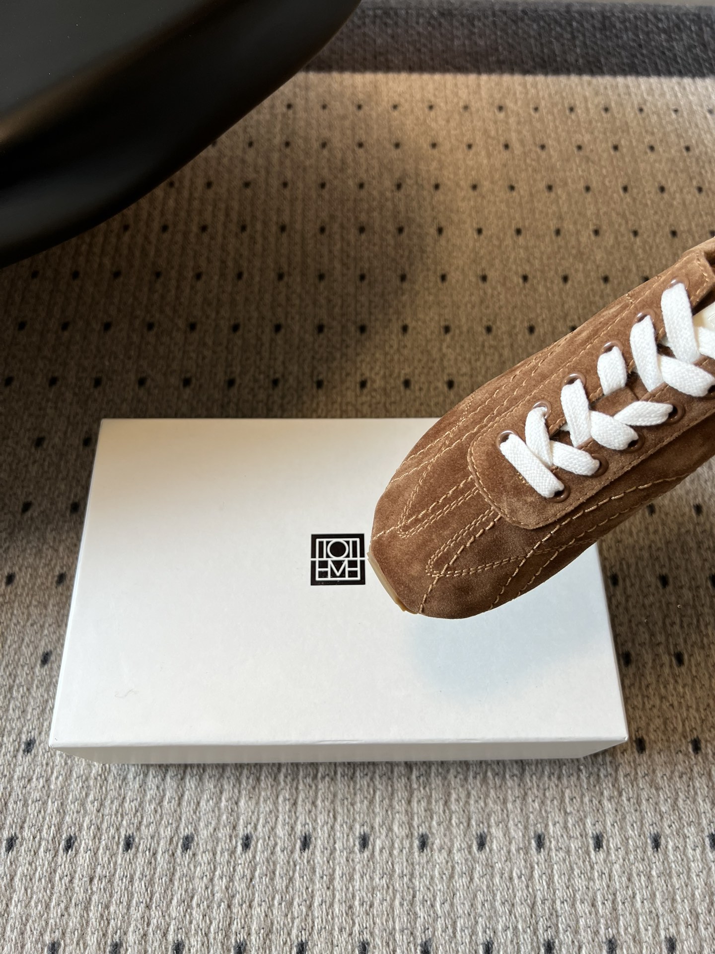 TOTEM*26ss早春新款复古德训阿甘鞋一眼沦陷的经典复古设计，将北欧极简风与复古运动感完美融合。流畅