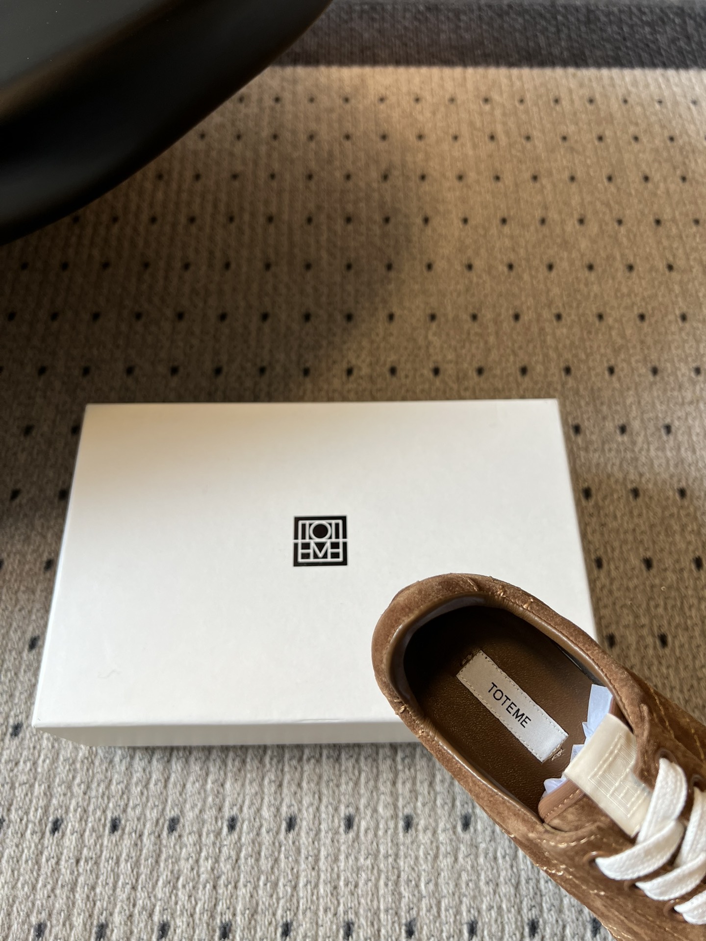 TOTEM*26ss早春新款复古德训阿甘鞋一眼沦陷的经典复古设计，将北欧极简风与复古运动感完美融合。流畅