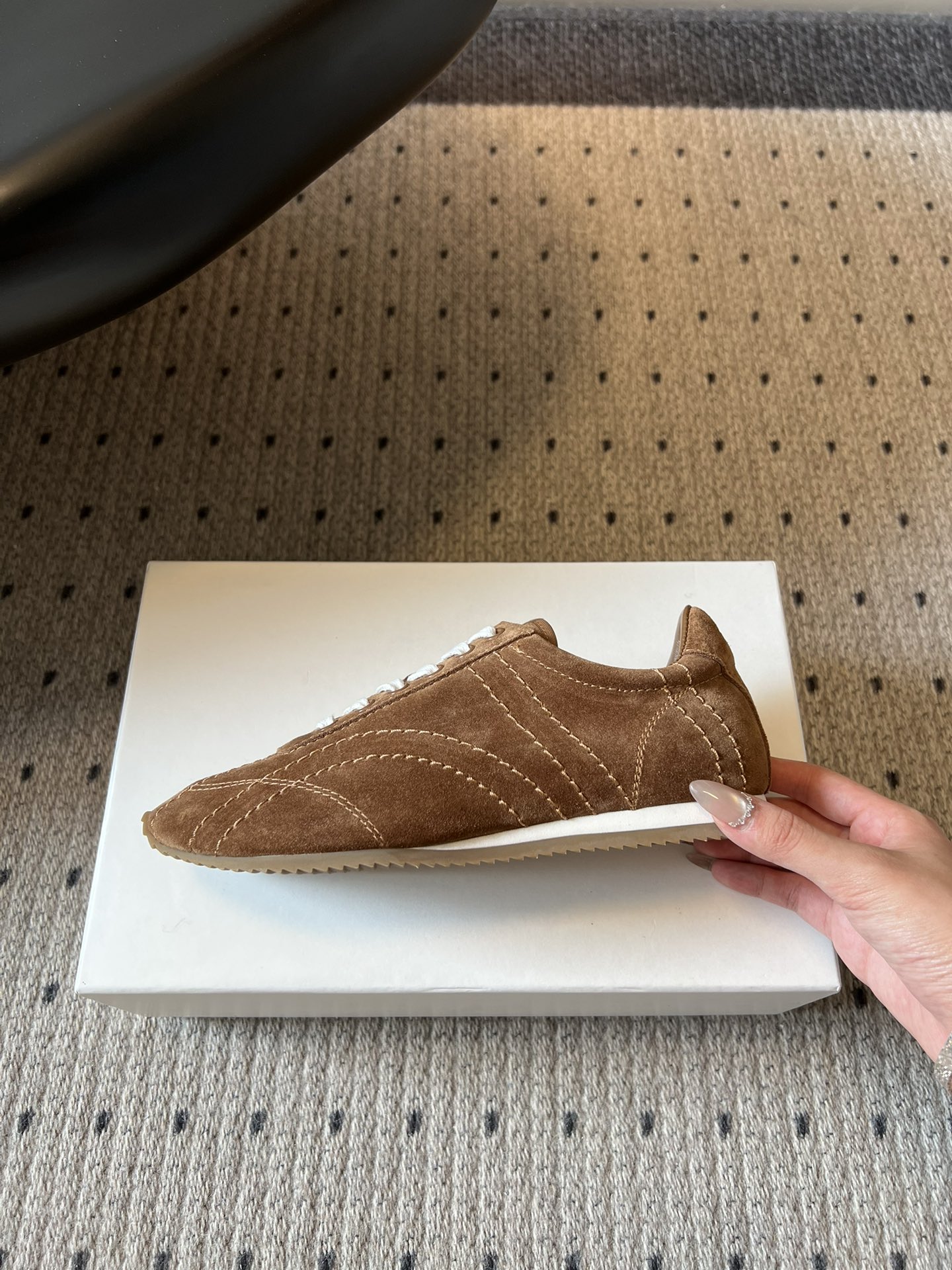 TOTEM*26ss早春新款复古德训阿甘鞋一眼沦陷的经典复古设计，将北欧极简风与复古运动感完美融合。流畅