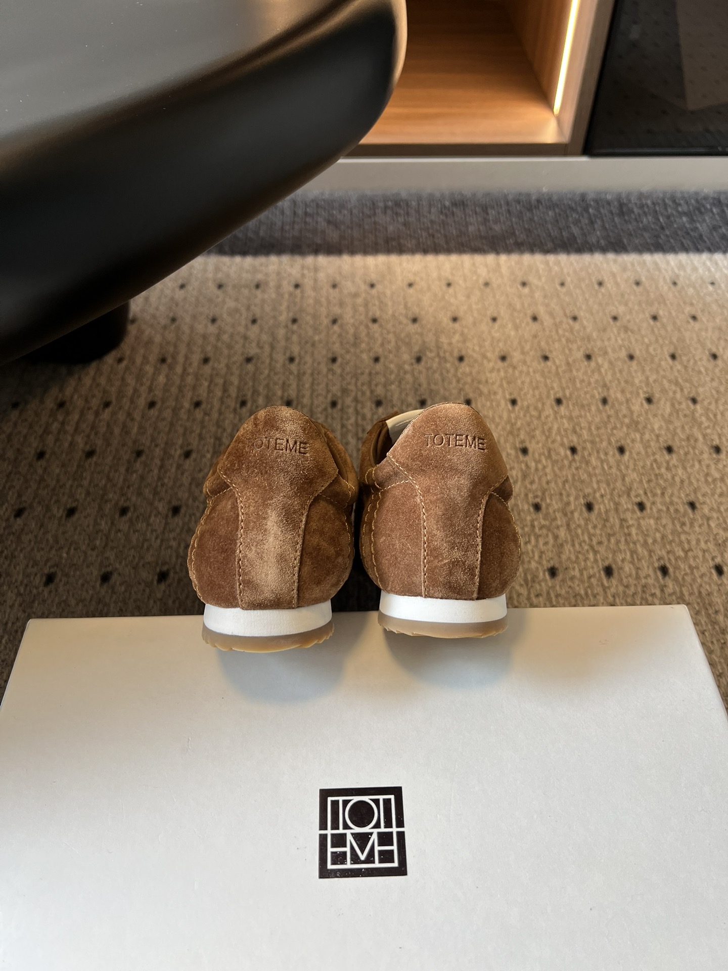 TOTEM*26ss早春新款复古德训阿甘鞋一眼沦陷的经典复古设计，将北欧极简风与复古运动感完美融合。流畅