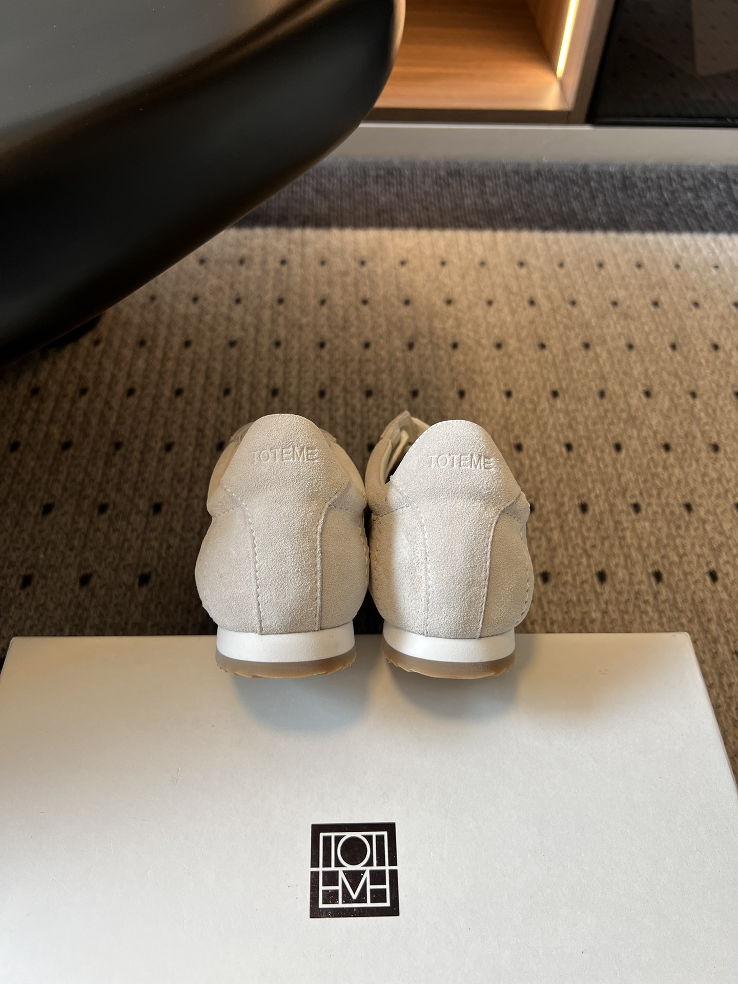 TOTEM*26ss早春新款复古德训阿甘鞋一眼沦陷的经典复古设计，将北欧极简风与复古运动感完美融合。流畅