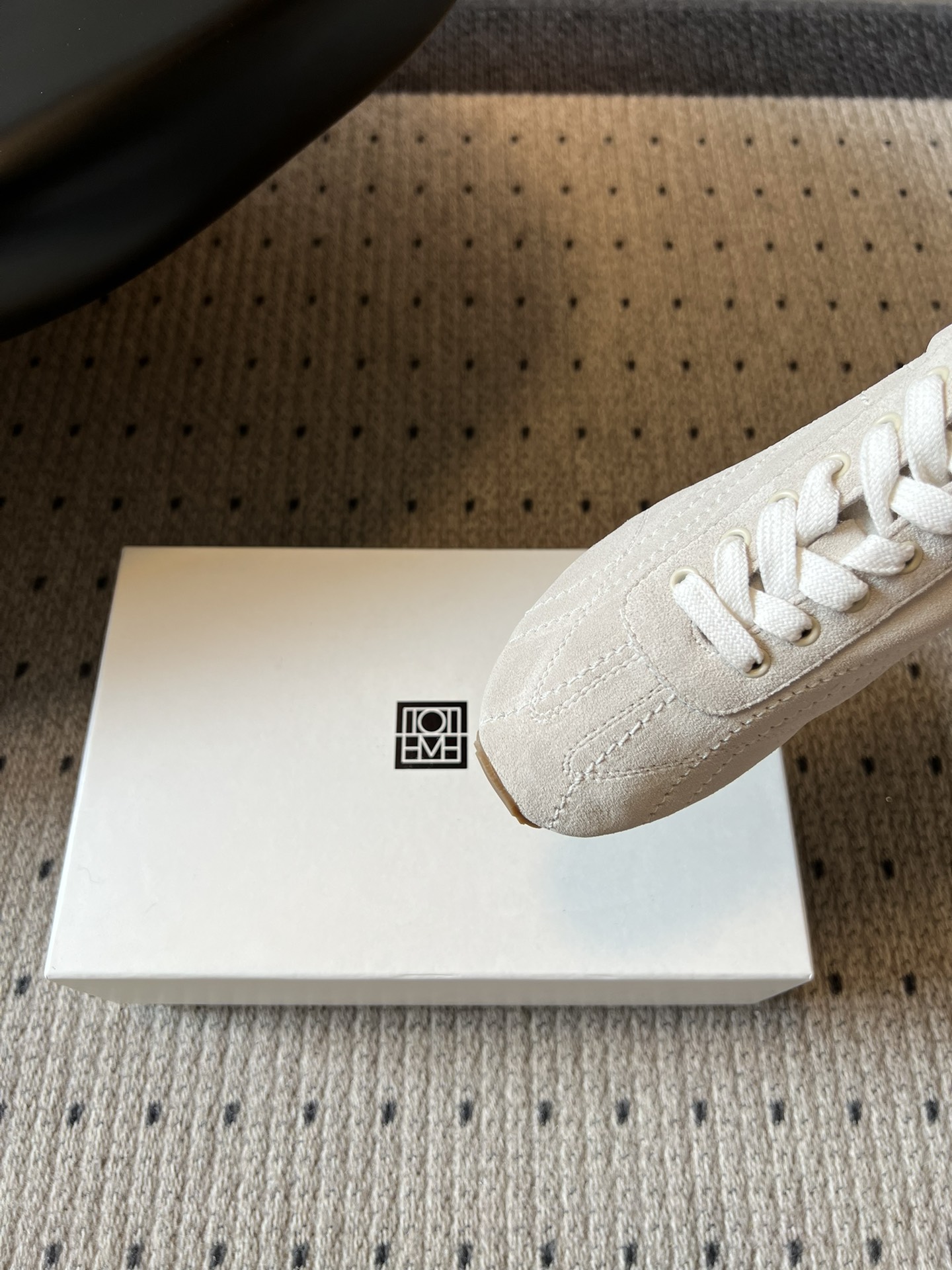 TOTEM*26ss早春新款复古德训阿甘鞋一眼沦陷的经典复古设计，将北欧极简风与复古运动感完美融合。流畅