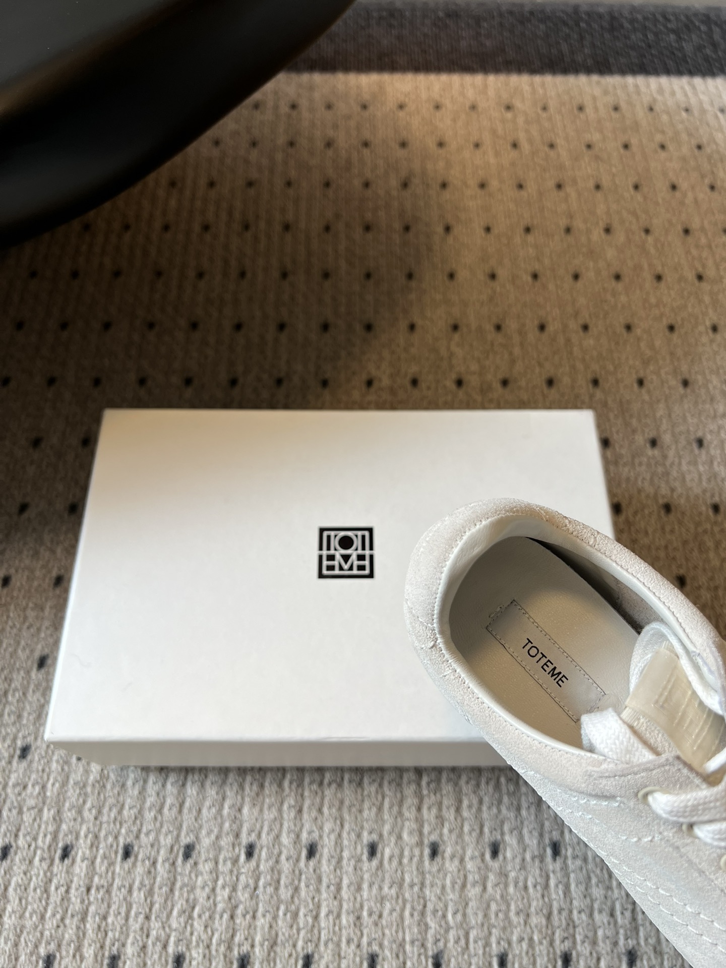 TOTEM*26ss早春新款复古德训阿甘鞋一眼沦陷的经典复古设计，将北欧极简风与复古运动感完美融合。流畅