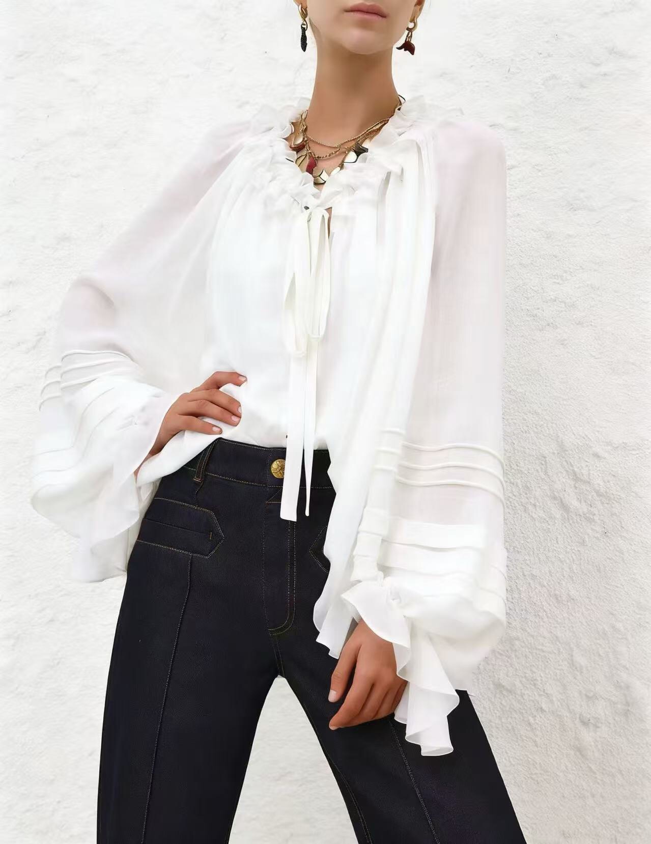 NO:783103,Model No. 20262827 Zimmermann's latest style, elegant bow ruffle collar lantern long-sleeved shirt top, with suspender lining, white, khaki, S-XL, [S size bust 92, length 55; chest 124, sleeve length 73, length 64; weight 0.245Kg], Zimmermann - Clothing,19860909款号20262827 Zimmermann*新款 气质蝴蝶结荷叶领灯笼长袖衬衣上衣,配吊带里衬,白色,土黄色,S-XL,【S码胸围92,长55；胸围124,袖长73,长64；重量0.245Kg】,兹默曼-服装,,Women's clothing