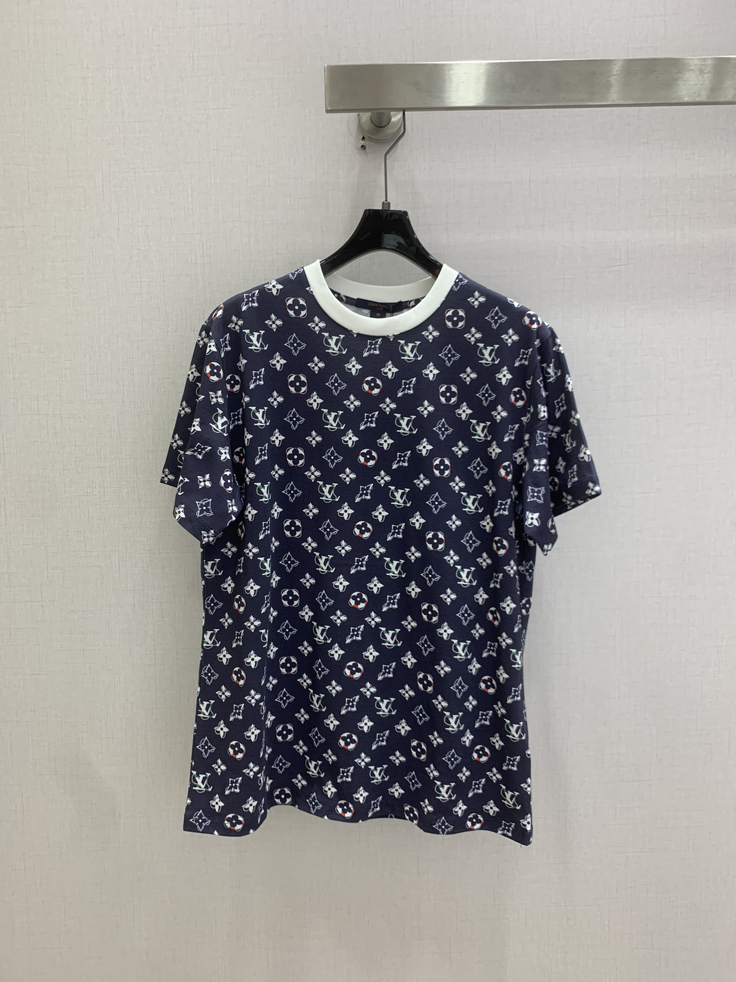 NO:804620,Highly recommended 26 spring and summer new style, contrasting color all-over printed presbyopia short-sleeved T-shirt, very dense and feels great, a really hard-working one!  !  Perfect details, regular fit!  The upper body is not picky at all, simple and generous, instantly enhances the temperament, one color SML code, high quality ABC, T-shirt, tees, t-shirt,19860909强烈推荐 26春夏新款 撞色满印老花短袖T恤 密度很高手感超好 真的费劲心血的一款！！细节完美 常规版型！上身完全不挑人简单大方 瞬间提升气质 一个色 SML码 高品质ABC,,T-shirt,tees，t-shirt,,Women's clothing