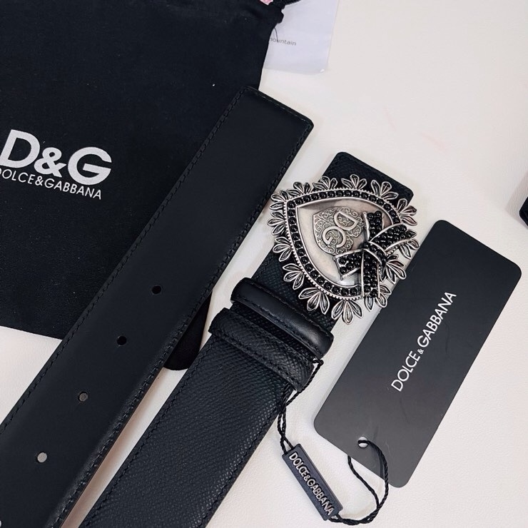Dolce&Gabbana  新款双面小牛皮腰带，双面使用尽显巧思 ，宽度.40mm