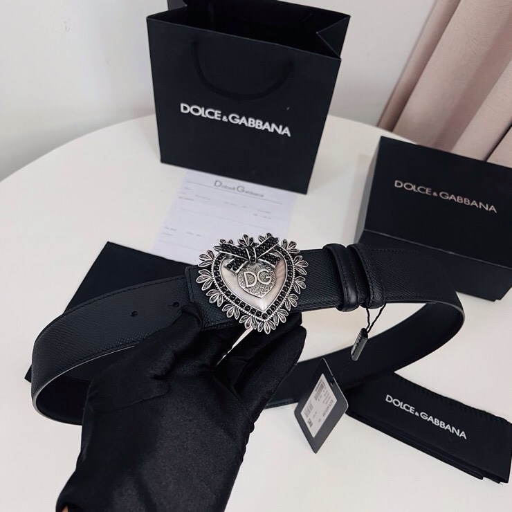 Dolce&Gabbana  新款双面小牛皮腰带，双面使用尽显巧思 ，宽度.40mm