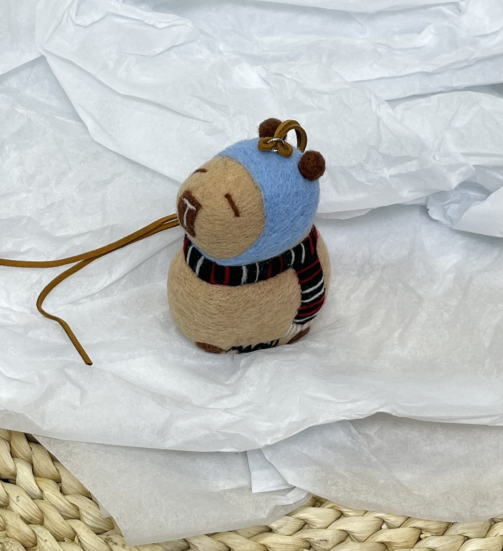 NO:769265,Marni felt pendant is super cute!  The rope can be untied and knotted by yourself. It comes with a blank dust bag (note that it is purely handmade, each one is unique, if you mind, please place your order carefully), Loewe wallet, marni, loewe, wallets19860909Marni 毛毡 挂件 超级可爱！ 绳子可以解开自行打结哦 配空白防尘袋（注意 纯手工制作的哦, 每个都是独一无二 , 介意者请慎重下单）,罗意威钱包,marni,loewe,wallets,欧美剧