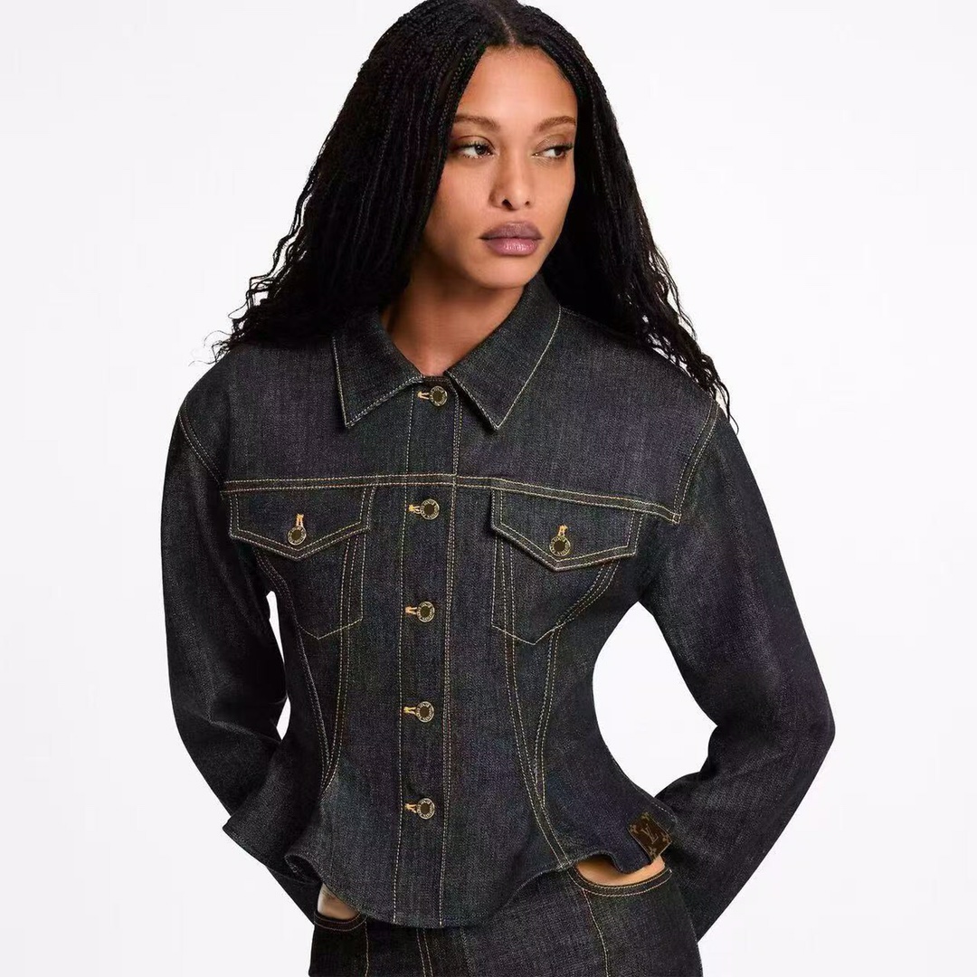 NO:783102,Model No. 20262842 LV* new style chest pocket ruffled slim long-sleeved denim jacket, black, SML, [M size shoulder width 39, bust 88, sleeve length 64, length 53], Louis Vuitton-clothing, louis vuitton, louis vuitton, jackets & coats,19860909款号20262842 LV*新款 胸前口袋荷叶边修身长袖牛仔外套,黑色,SML,【M码肩宽39,胸围88,袖长64,长53】,路易威登-服装,louis vuitton,louis vuitton,jackets & coats,,Women's clothing