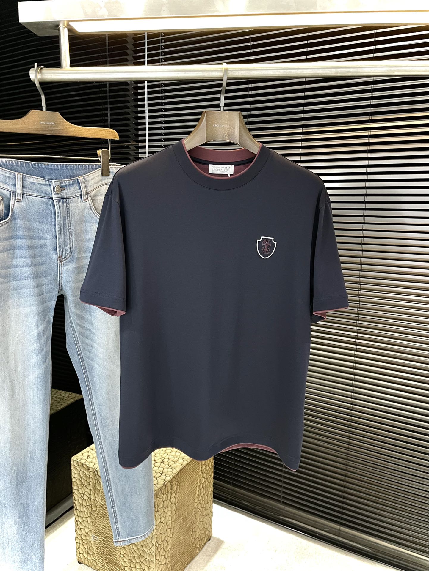 NO:773448,P BC series VIP advanced customization 2026 spring and summer new T-shirt, this one is made of soft cotton jersey fabric, decorated with classic Logo embroidery on the chest. The T-shirt can be worn alone, or can be easily paired with sweaters, sweaters and jackets. It is the same style for men and women. Highly recommended!  Size M-3XL,,hoodie,sweatshirts,jackets & coats,tees,t-shirt,19860909P  BC 系列 VIP高级定制 2026春夏季新款T恤,这款采用柔软棉质平纹针织面料制作而成,胸前饰有经典Logo标识刺绣,T恤可单独穿着,也可轻松搭配针织衫、卫衣和外套,男女同款,强烈推荐！码数 M-3XL,,hoodie,sweatshirts,jackets & coats,tees，t-shirt,,Men's clothing