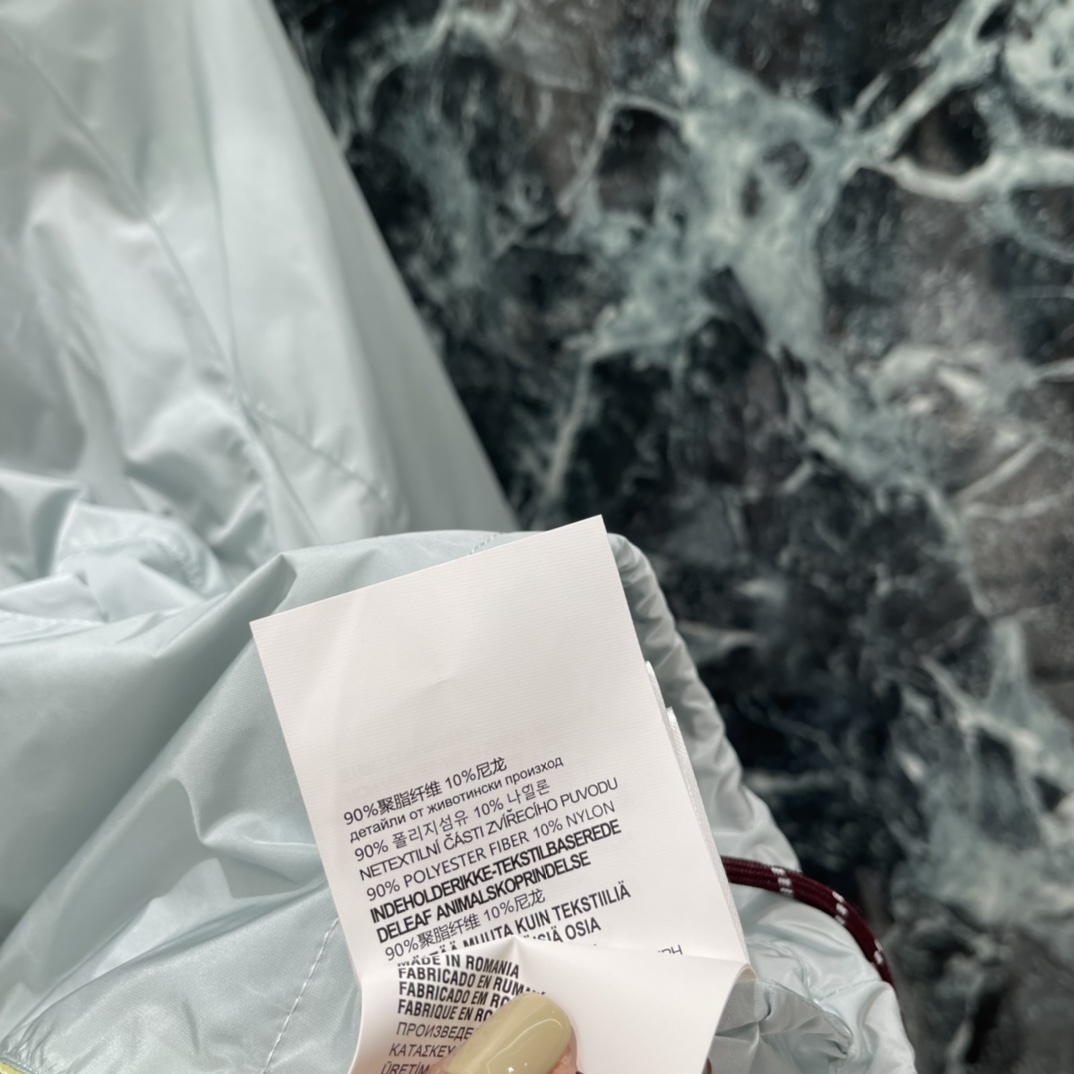 PD 26春夏新款 连帽薄款外套 轻薄透气 春夏穿超舒服!酒红抽绳设计超有辨识度 拉链+连帽实用又时髦短