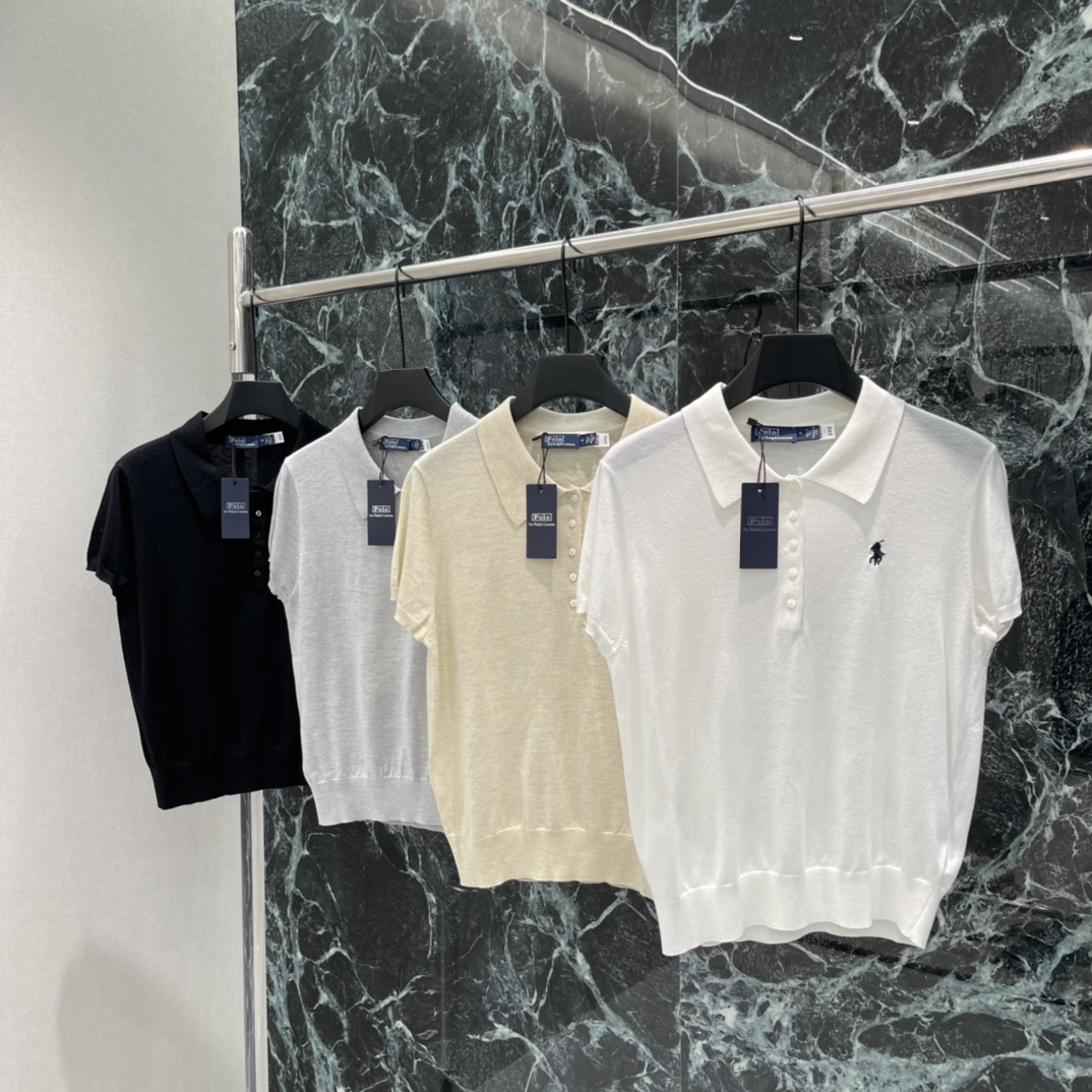 NO:783588,The highest version on the market, the girl inspects the goods, trims the three marks on the threads, and delivers the goods. You can post pictures and take videos. If you want quality and service, please add me on WeChat. We will not accept urgent orders. Laf's 26 spring and summer new knitted Polo shirt, classic lapel + pony embroidery on the left chest, super recognizable! The knitted fabric is soft and skin-friendly, breathable and comfortable. It is very suitable for spring and summer. It can be easily managed for commuting and leisure. It goes well with jeans or skirts.  Simple and high-end. Four colors SML, women's clothing, skirts, jeans,19860909市面最高版本小妹验货、修剪线头上三标、发货可发图及拍视频,要品质要服务的加我微信,不接急单. 拉夫 26春夏新款 针织Polo衫 经典翻领+左胸小马刺绣超有辨识度!针织面料柔软亲肤 透气又舒适 春夏穿超合适 通勤休闲都能轻松驾驭 搭配牛仔裤或半裙都很OK 简约又高级.四个色SML,女装,skirts,jeans,,Women's clothing