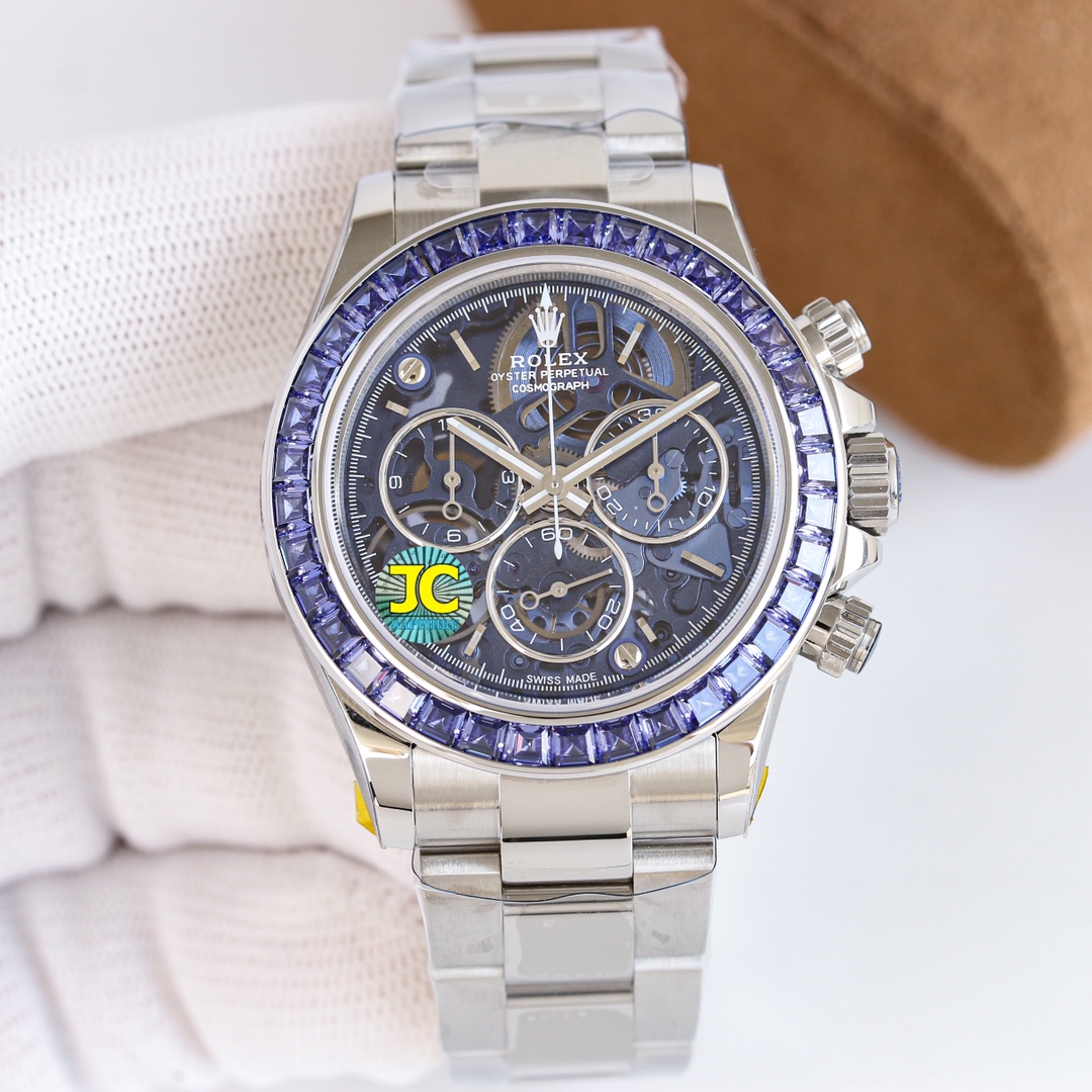 NO:882068,The Rolex Daytona 'Polar Glacier' uses blue as its background and machines as its bones. The tranquility of the deep sea and the precision of time are hidden in the wrist.,,rolex19860909劳力士-迪通拿“极地冰川”以蓝为境 以械为骨 腕间藏着深海的静谧与时间的精密.,,rolex,Watch