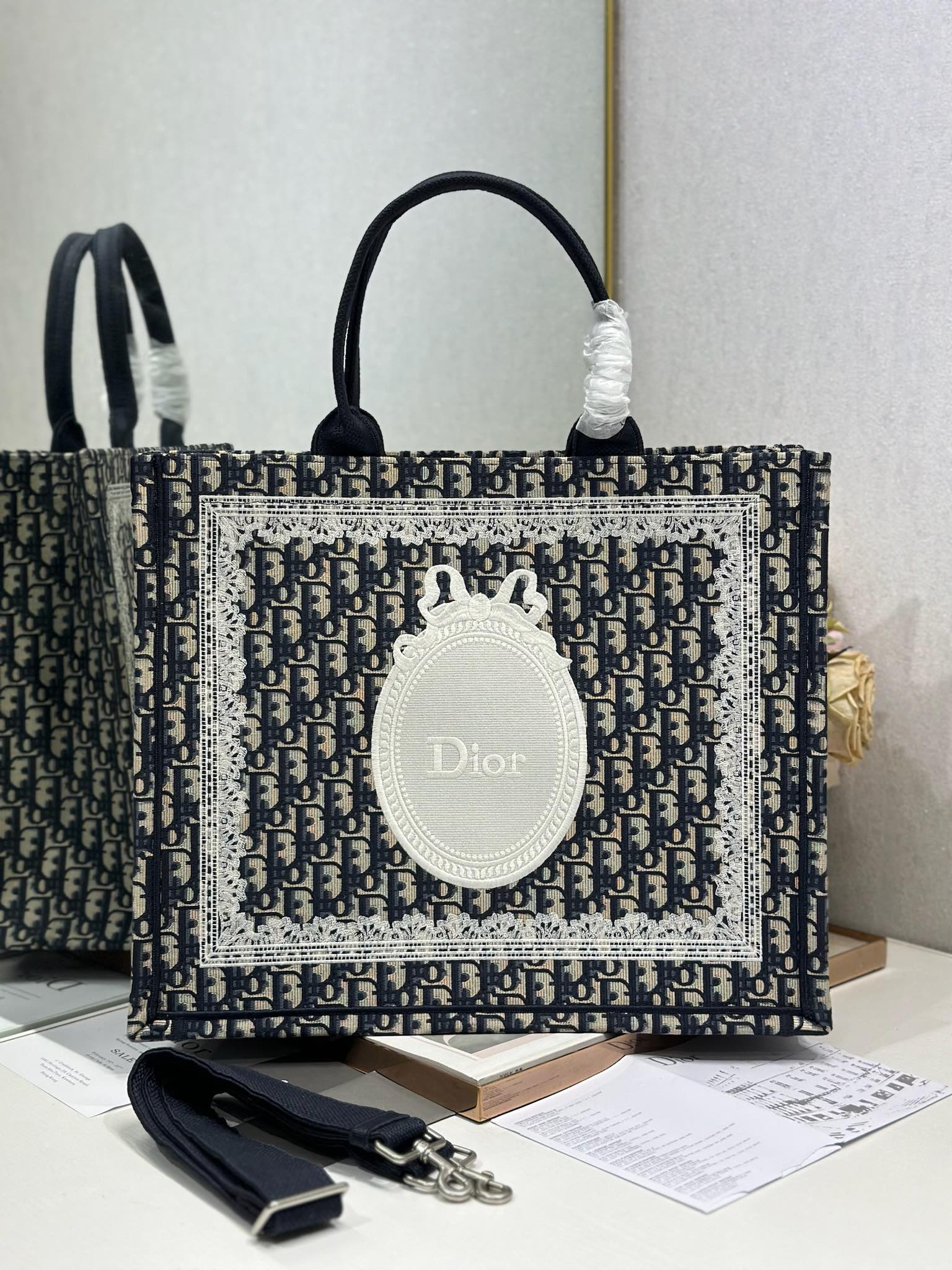 Dior Dior book tote 购物袋