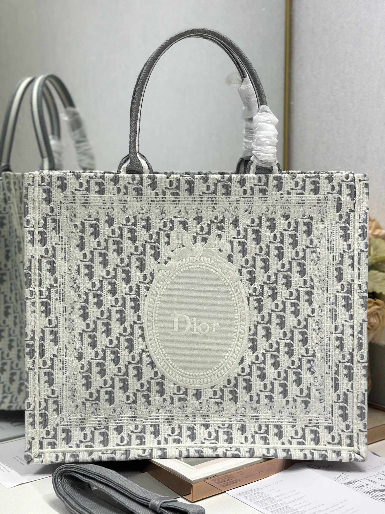 Dior Dior book tote 购物袋