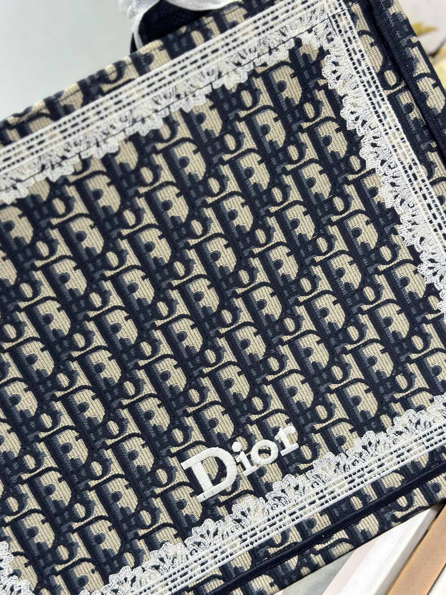 Dior Dior book tote 购物袋