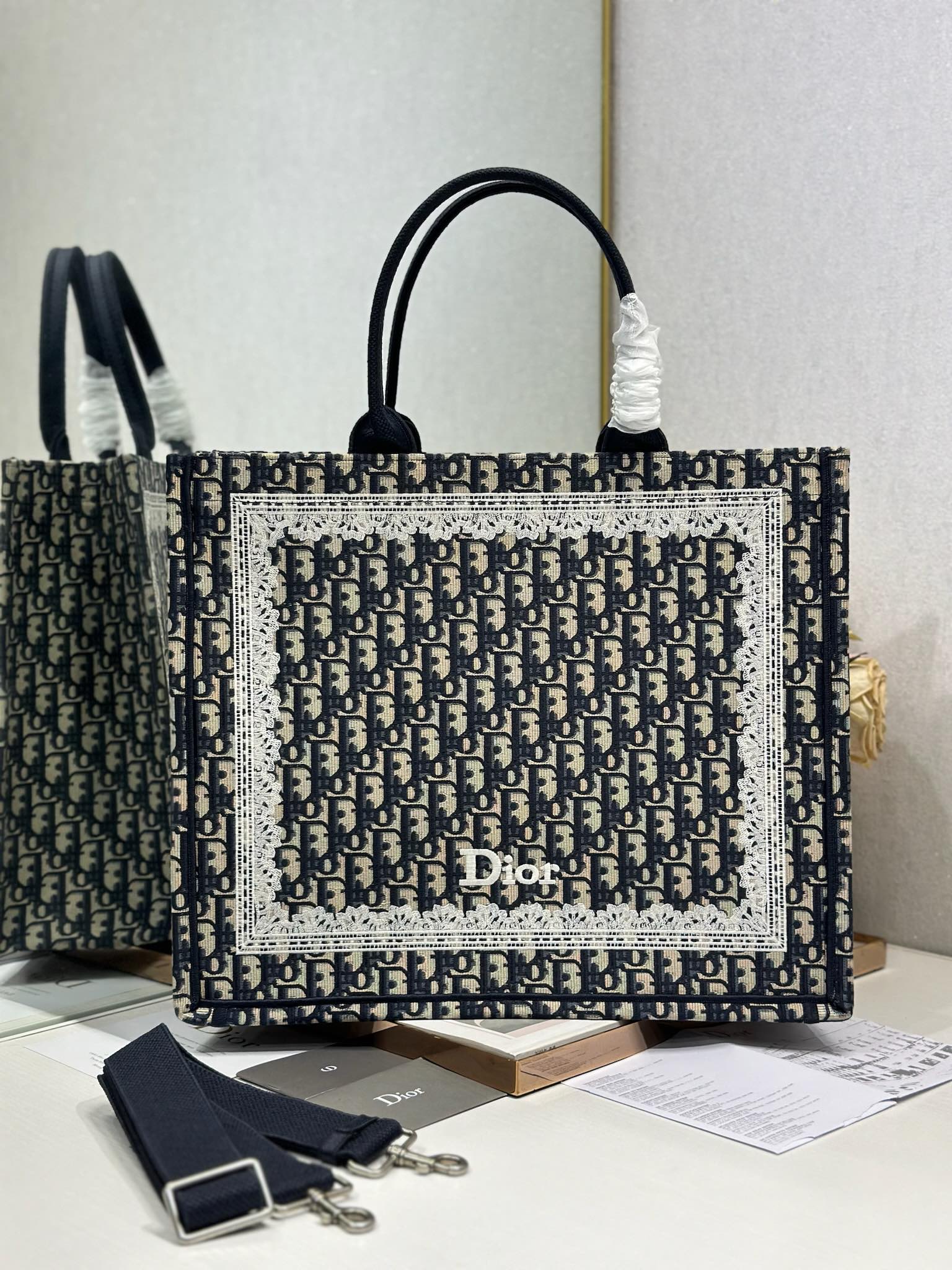 Dior Dior book tote 购物袋