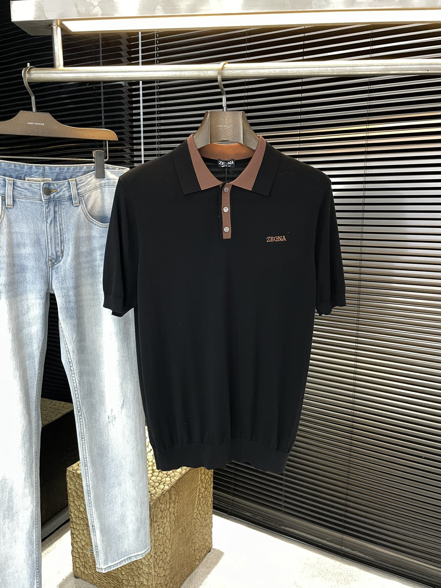 NO:830962,P Z Zegna - 2026 spring and summer latest POLO short sleeves, using the latest Yilite fabric, soft to the touch, soft and comfortable composition, classic design style, special customization, simple cutting and splicing, reflecting the extraordinary craftsmanship of the workers, full of high-end fashion sense!  The version is quite casual and versatile. Sizes M-3XL, zegna, T-shirt,19860909P  Z Zegna-（杰尼）2026春夏最新款POLO短袖,采用最新伊力特面料 手感柔软、成分柔软舒适 经典设计风格 特殊定制 简单的裁剪方式拼接,体现出工人不凡的工艺,高端时尚感十足！版型相当赞休闲百搭款.尺码 M-3XL,,zegna,T-shirt,,Men's clothing