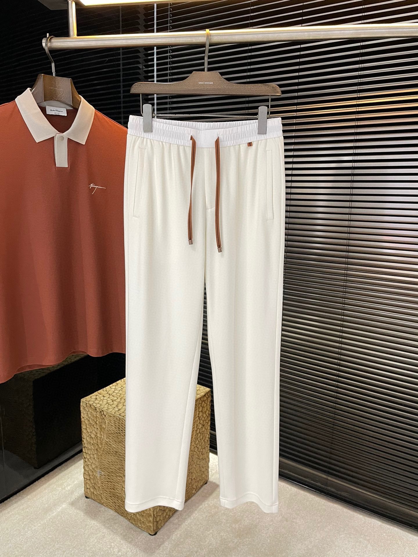 NO:830969,P Z Zegna - 2026 spring new model, the latest casual pants in the counter. The original pants type is casual and versatile, with a casual and lazy style. Customized original imported cotton fabrics. The fabric is comfortable, with a strong sense of quality, and the upper body effect is excellent. The brand LOGO is embroidered in English with fine details, and the classic brand element logo is restored one to one... High-end atmosphere, the best quality, casual pants are the first choice. Everyone must buy... Size M to 3XL  Purchasing agent level,,zegna,19860909P  Z Zegna-（杰尼）2026春季新款,专柜最新休闲裤.原版裤型上身休闲百搭、随性慵懒范,定制原版进口棉面料 面料舒适,品质感极强,上身效果极佳 舒适感爆棚. 品牌LOGO英文刺绣标点缀 细节精细,经典品牌元素标志一比一还原…高端大气,品质中的臻品 休闲裤首选 .人手必入……码数 M一3XL 代购级别,,zegna,,Men's clothing