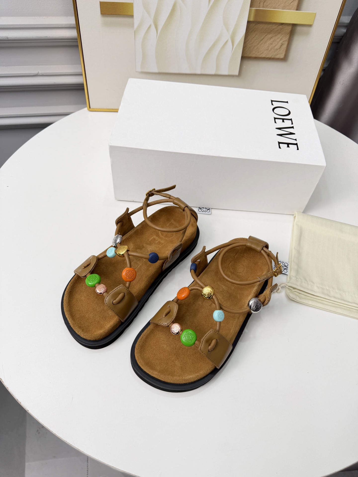 Loewe 罗意威 26ss 春夏新品 凉鞋 疯狂种草简约设计感觉更干净舒适