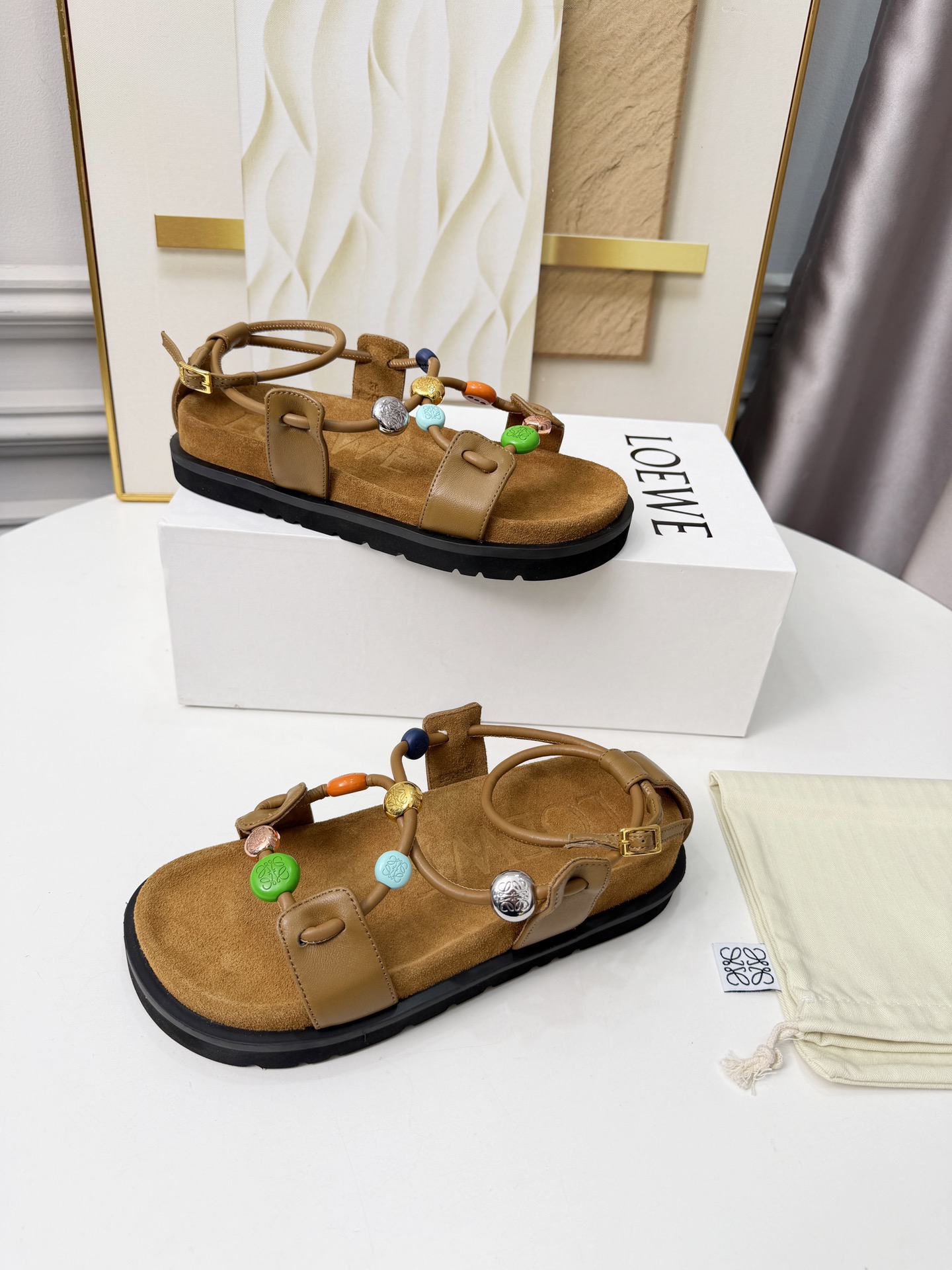 Loewe 罗意威 26ss 春夏新品 凉鞋 疯狂种草简约设计感觉更干净舒适