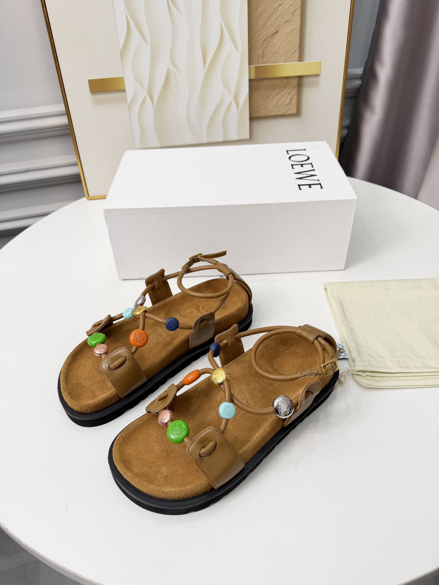 Loewe 罗意威 26ss 春夏新品 凉鞋 疯狂种草简约设计感觉更干净舒适