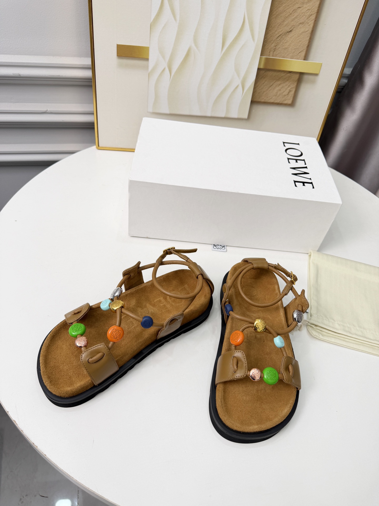 Loewe 罗意威 26ss 春夏新品 凉鞋 疯狂种草简约设计感觉更干净舒适