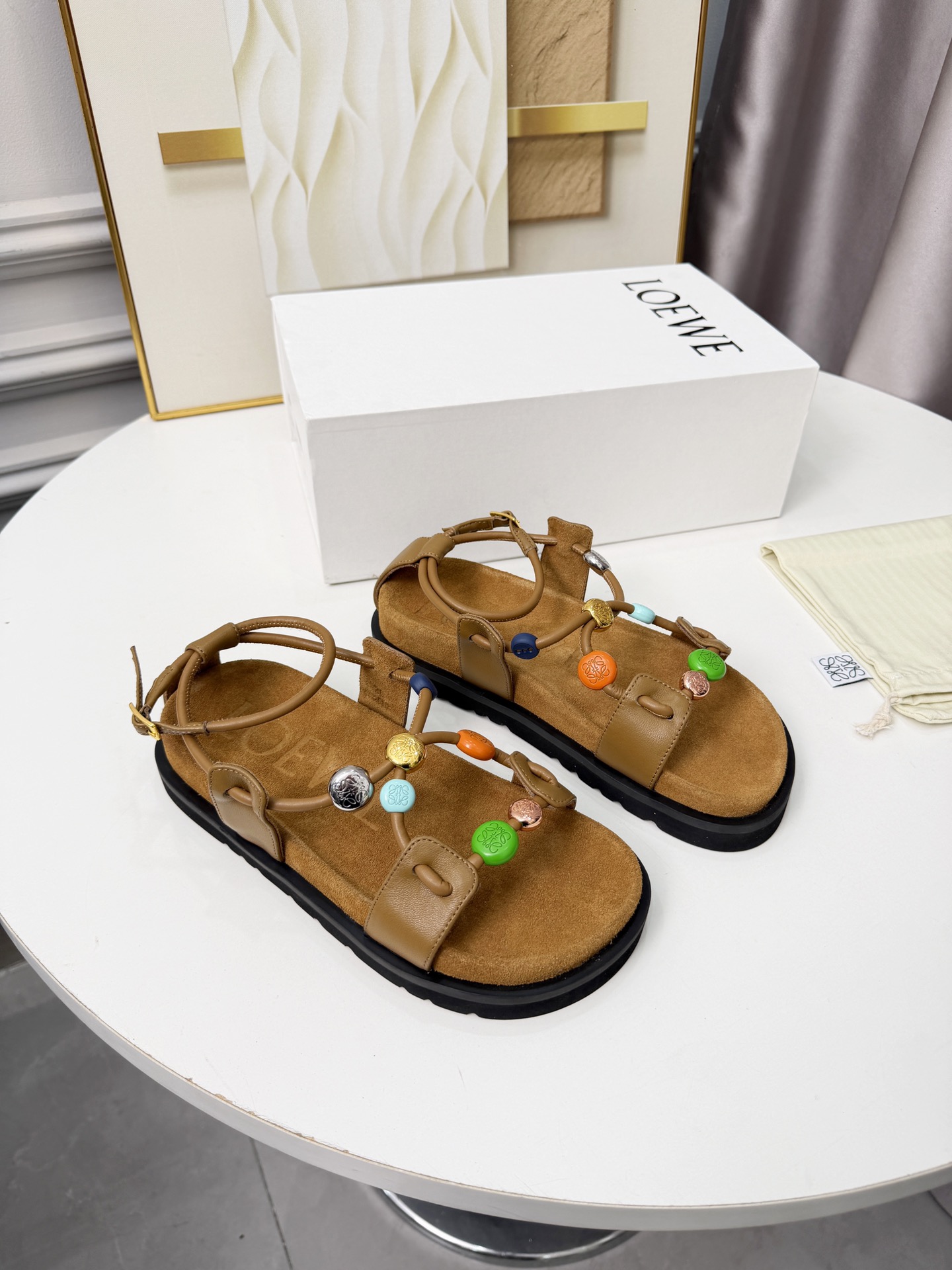 Loewe 罗意威 26ss 春夏新品 凉鞋 疯狂种草简约设计感觉更干净舒适