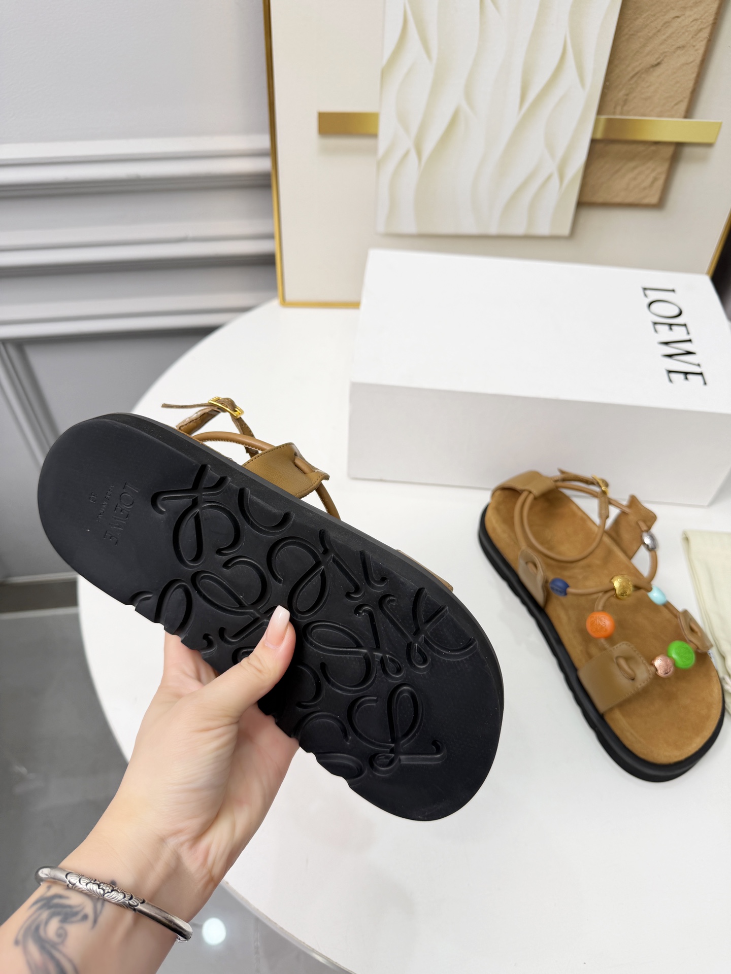 Loewe 罗意威 26ss 春夏新品 凉鞋 疯狂种草简约设计感觉更干净舒适