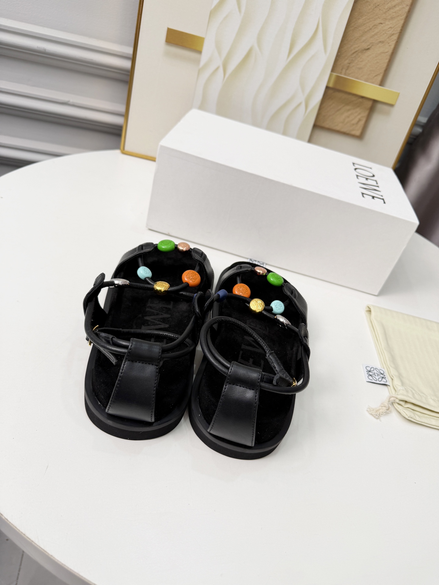 Loewe 罗意威 26ss 春夏新品 凉鞋 疯狂种草简约设计感觉更干净舒适