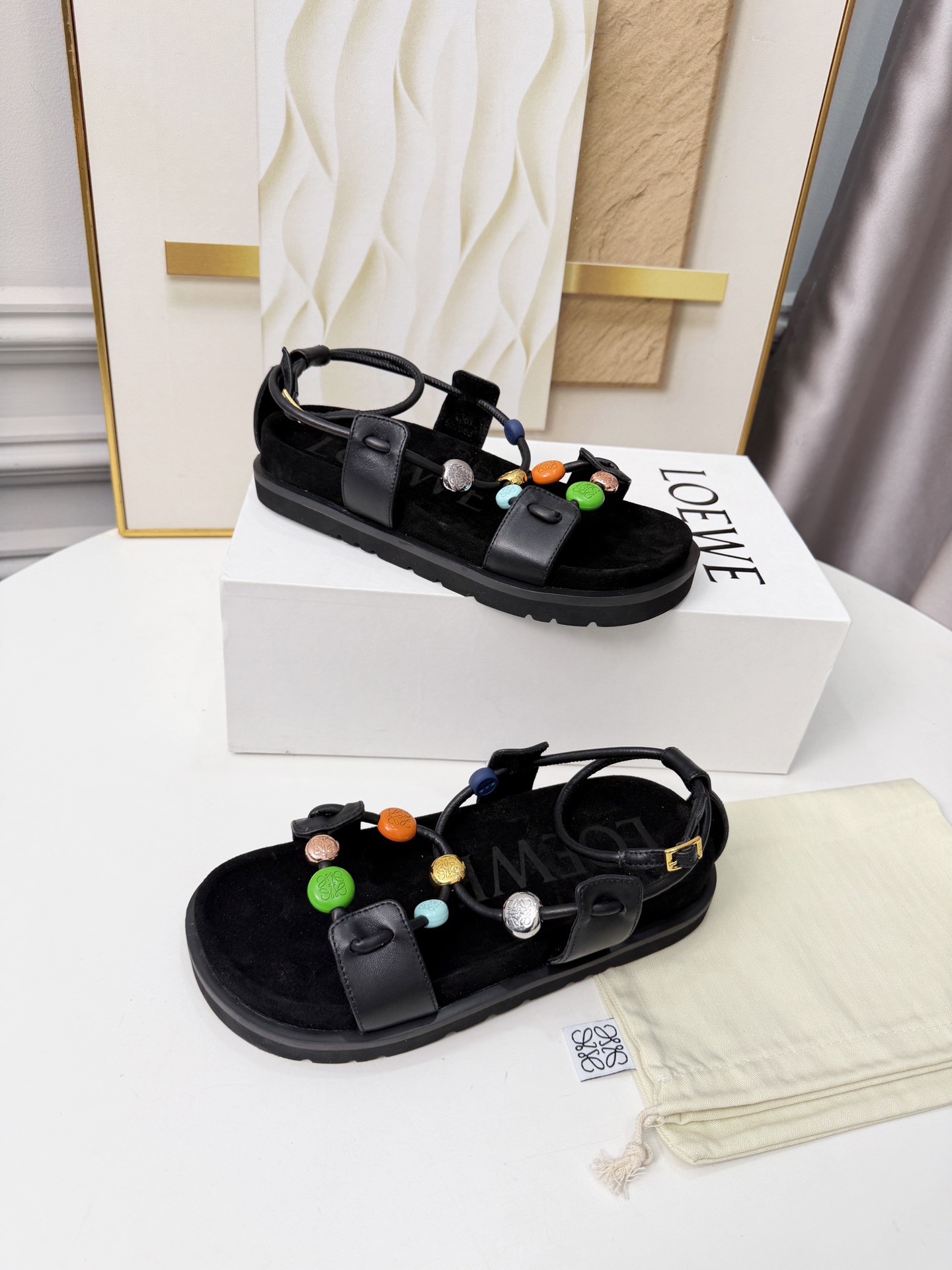 Loewe 罗意威 26ss 春夏新品 凉鞋 疯狂种草简约设计感觉更干净舒适