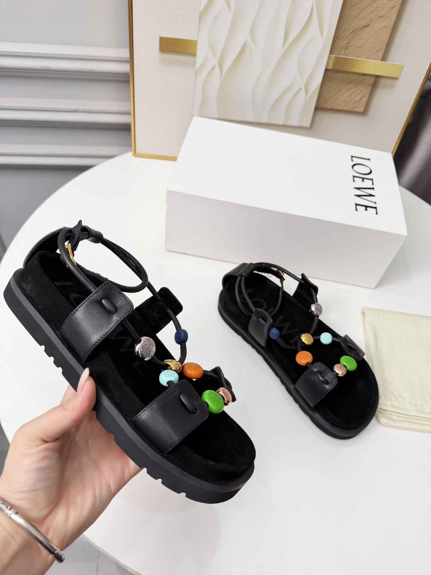 Loewe 罗意威 26ss 春夏新品 凉鞋 疯狂种草简约设计感觉更干净舒适