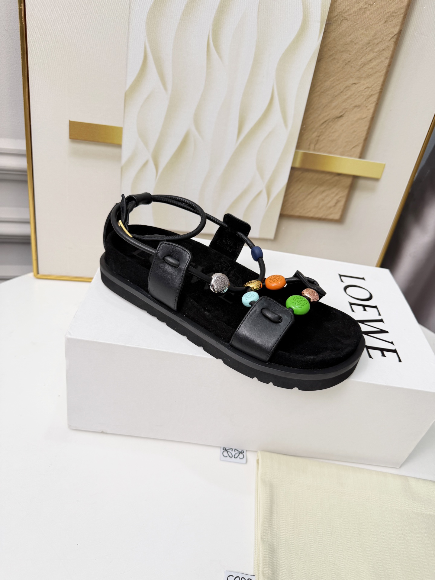 Loewe 罗意威 26ss 春夏新品 凉鞋 疯狂种草简约设计感觉更干净舒适