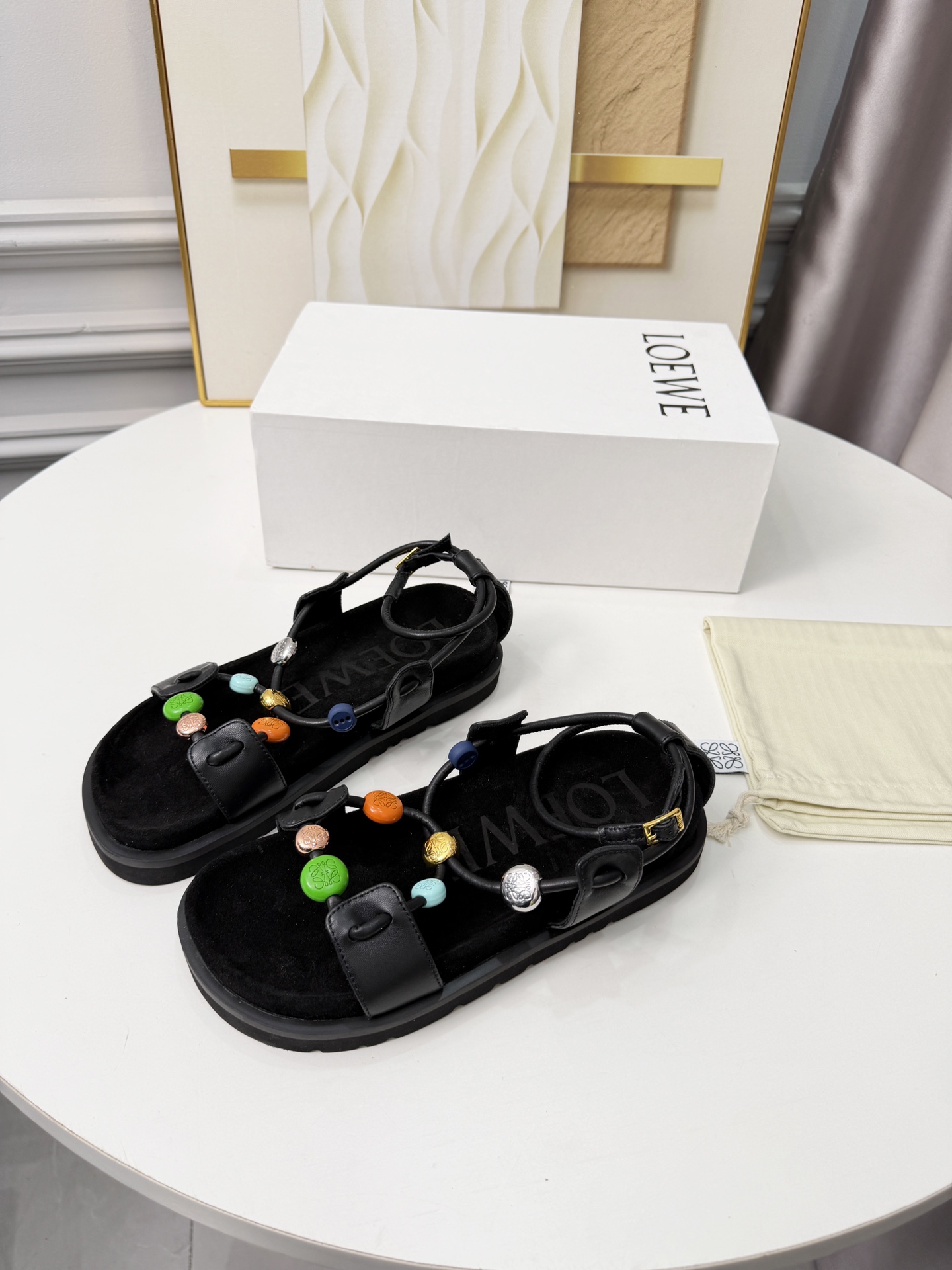 Loewe 罗意威 26ss 春夏新品 凉鞋 疯狂种草简约设计感觉更干净舒适