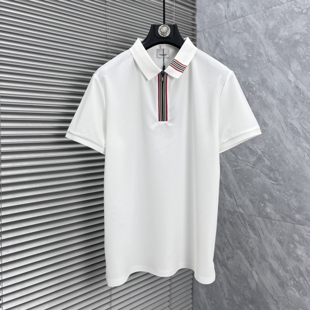 NO:865513,BBR* Burberry ss26 new summer lapel POLO shirt. High-quality piqué cotton material. Graceful and luxurious brand style. Imported fabrics are supplied. The shirts are also slim and crisp, and are anti-wrinkle and anti-pilling. They are also extremely comfortable to wear next to the body. M size M-4XL,, burberry, shirts,19860909BBR*巴宝莉 ss26夏季新款翻领POLO衫 高品质珠地棉材质 雍容华贵的品牌风格,客供进口面料 做出来的衬衫也是版型垂顺挺括,并且还抗皱抗起球,贴身穿着也是极为舒适 m码数M-4XL,,burberry,shirts,,Men's clothing