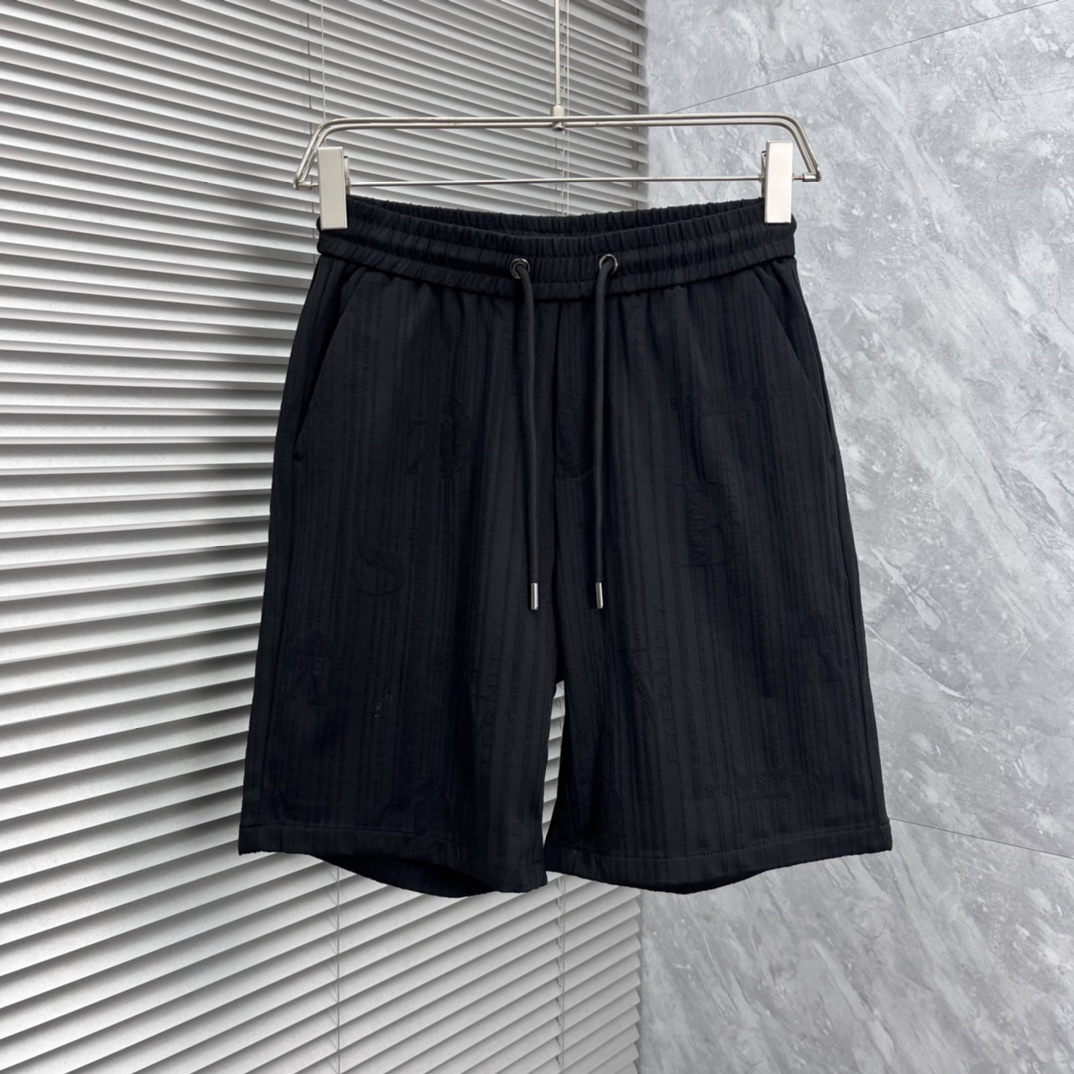 NO:865448,Versace 2026ss summer new original counter casual shorts, luxury classic brand original LOGO accessories, counter best-selling model, very comfortable to wear, low-key yet luxurious, very classy to wear. Needless to say the trousers style and tailoring, the upper body is exquisite and high-end, first-class and top-quality materials. Really palace-level casual pants. The cotton of Turkey is of outstanding quality. After heavy washing, the pants are very soft!  Don't be picky. The upper body is absolutely stylish and extremely luxurious. Please quote your height and weight when ordering sizes M-3XL.,,versace,shorts,19860909范思哲 2026ss夏季新款原单专柜休闲短裤,奢华经典品牌原版LOGO配饰 专柜热销款 身穿着非常舒适 低调不失奢华 穿出去非常有档次 裤型款式和裁剪亦无需多言 上身精致跃然高档一等一顶级质料 真正殿堂级的休闲裤 选用土耳其的棉花品质卓然,经过重水洗使得裤子很柔软！不挑人 上身绝对的有型 极度奢华. 尺码M-3XL下单报身高体重.,,versace,shorts,,Men's clothing