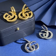 GQ80 古驰GUCCI简约大气经典双G字母光面设计耳环 黄铜材质 金色银色 重约24.25g 约长3. GQ80 古驰GUCCI简约大气经典双G字母光面设计耳环 黄铜材质 金色银色 重约24.25g 约长3.