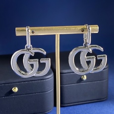 GQ80 古驰GUCCI简约大气经典双G字母光面设计耳环 黄铜材质 金色银色 重约24.25g 约长3. GQ80 古驰GUCCI简约大气经典双G字母光面设计耳环 黄铜材质 金色银色 重约24.25g 约长3.