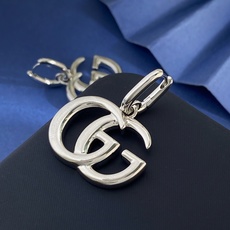 GQ80 古驰GUCCI简约大气经典双G字母光面设计耳环 黄铜材质 金色银色 重约24.25g 约长3. GQ80 古驰GUCCI简约大气经典双G字母光面设计耳环 黄铜材质 金色银色 重约24.25g 约长3.