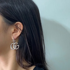 GQ80 古驰GUCCI简约大气经典双G字母光面设计耳环 黄铜材质 金色银色 重约24.25g 约长3. GQ80 古驰GUCCI简约大气经典双G字母光面设计耳环 黄铜材质 金色银色 重约24.25g 约长3.