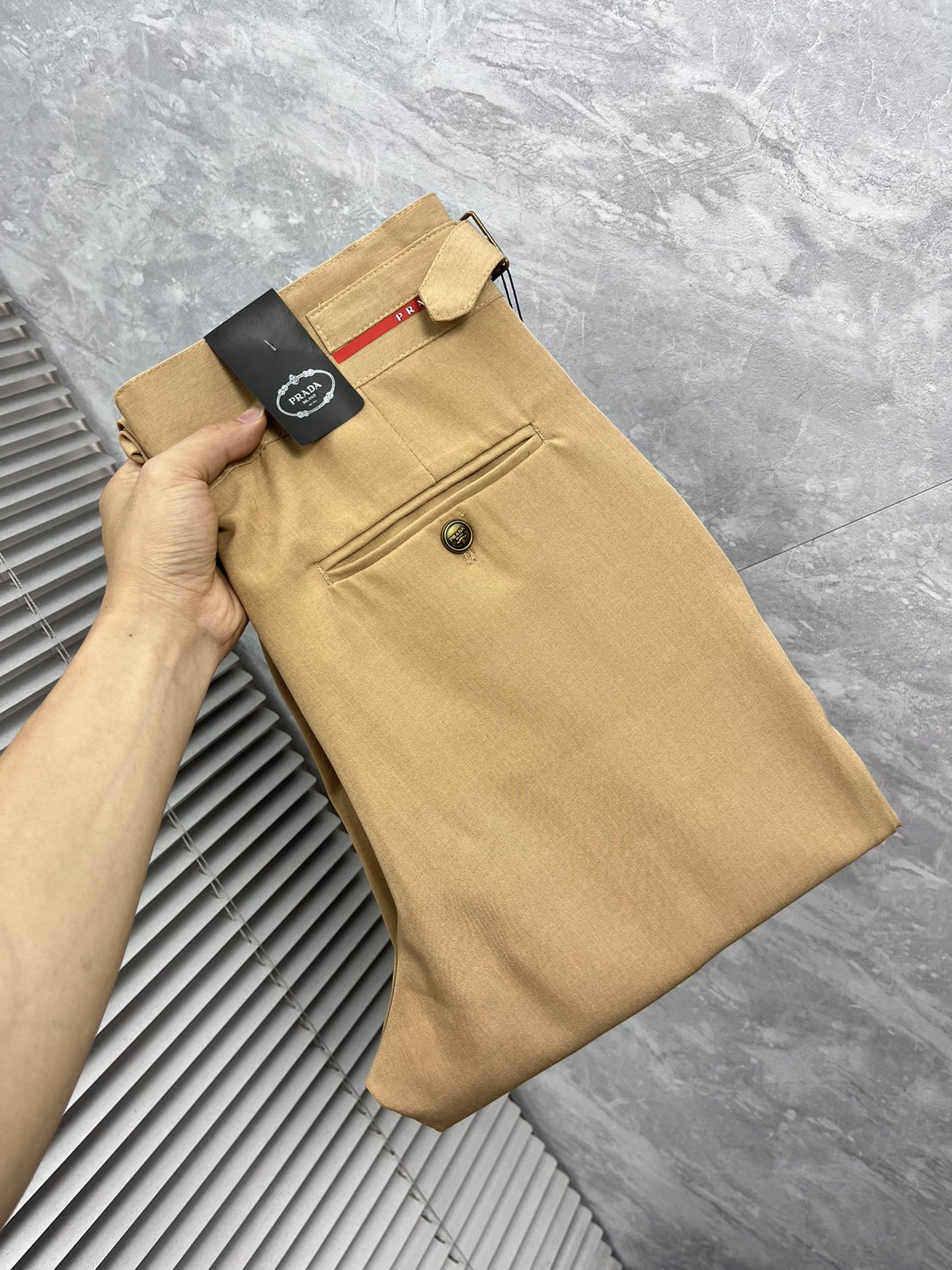 NO:937095,Prada 2026 spring and summer new products, complete with three standards, denim casual pants, good products, no need to introduce too much, look at the details, counter size 29-38, no 35, 37175/140, upper body 32,, prada,19860909普拉达 2026春夏新品 三标齐全 牛仔休闲裤 好货不用过多介绍 看细节 专柜码数29-38无35 37175/140上身32,,prada,,Men's clothing