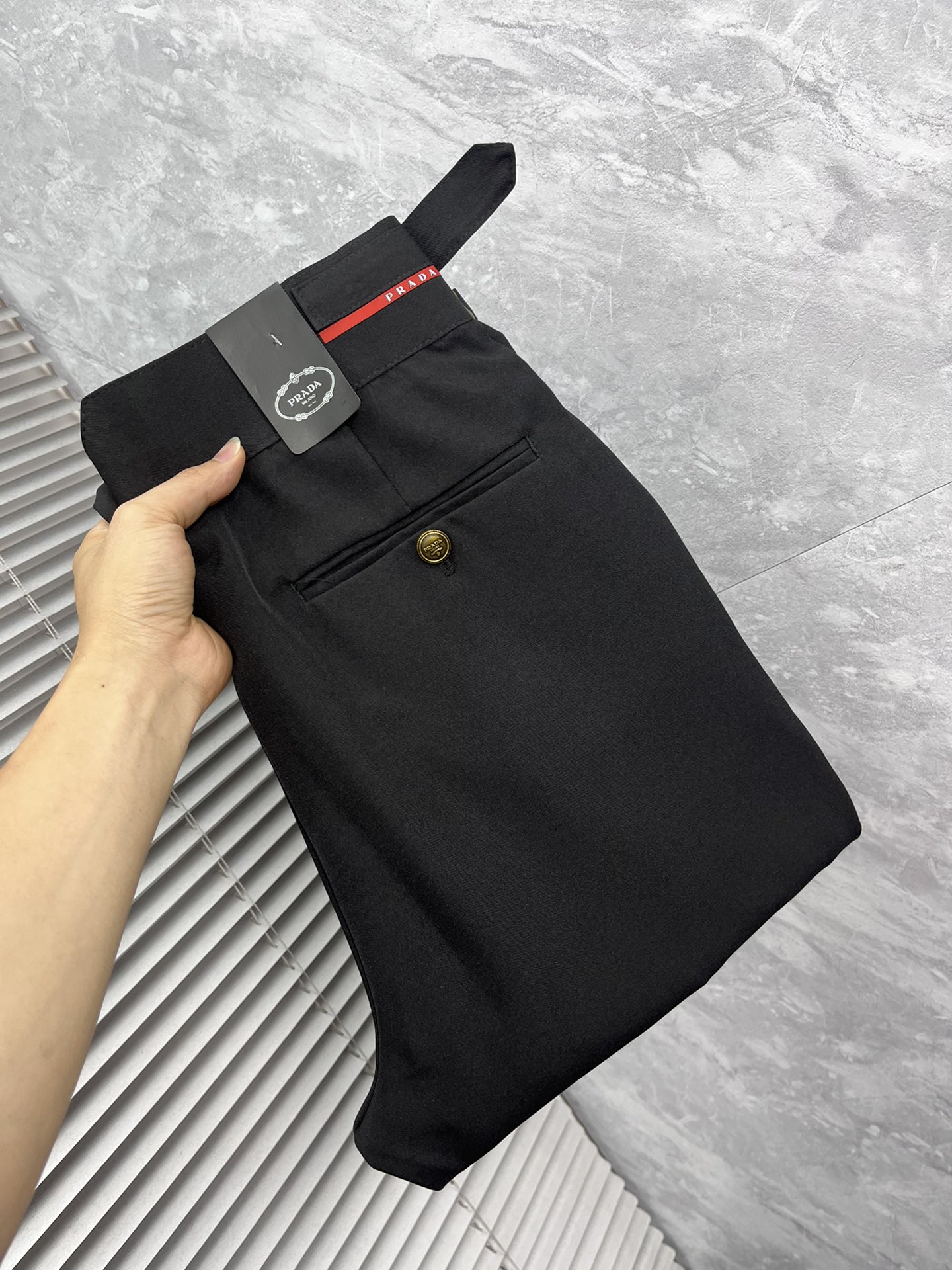 NO:910797,Prada 2026 spring and summer new products, complete with three standards, denim casual pants, good products, no need to introduce too much, look at the details, counter size 29-38, no 35, 37175/140, upper body 32,, prada,19860909普拉达 2026春夏新品 三标齐全 牛仔休闲裤 好货不用过多介绍 看细节 专柜码数29-38无35 37175/140上身32,,prada,,Men's clothing