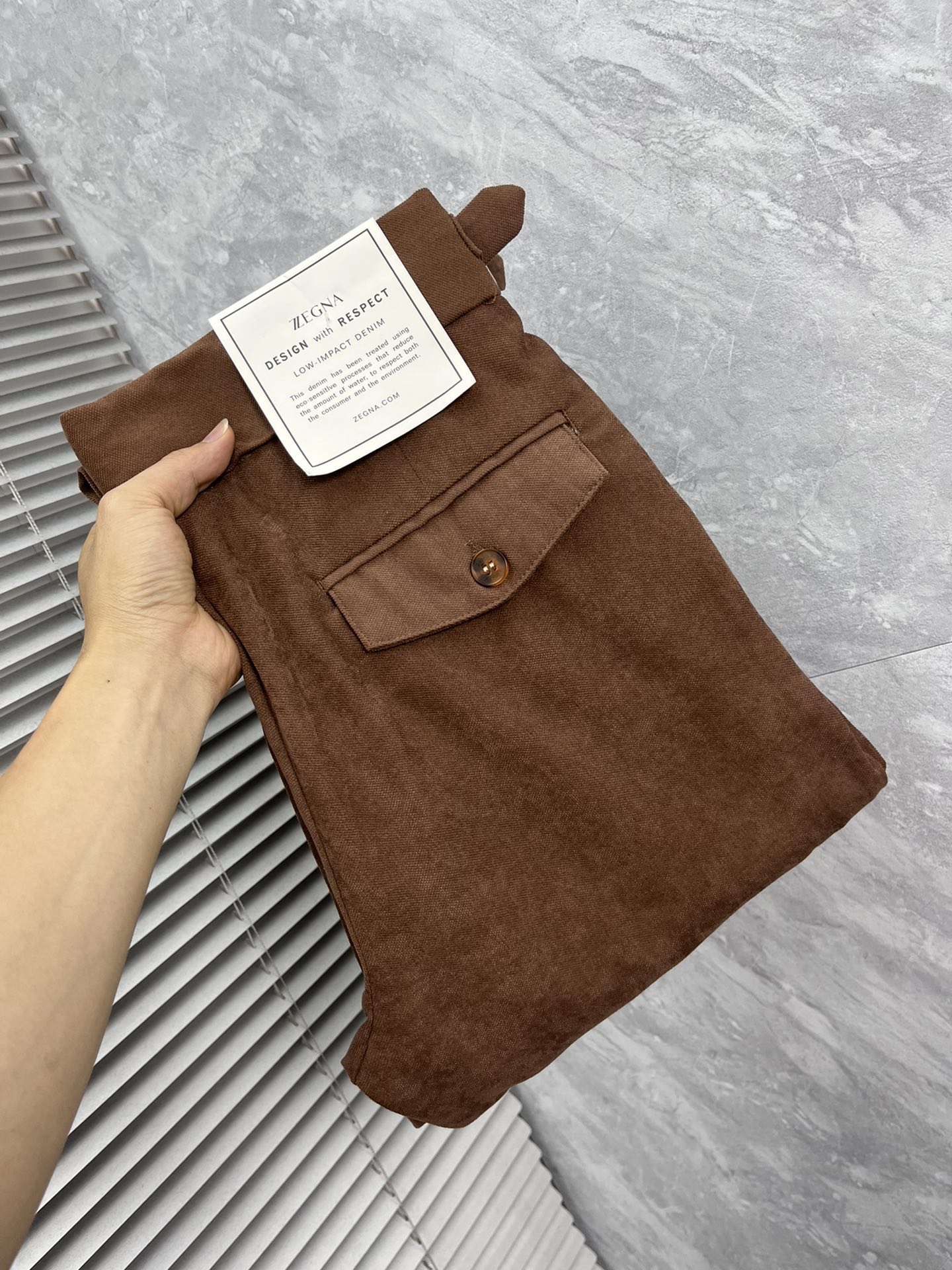 NO:937077,Zegna 2026 spring and summer new products, complete with three standards, denim casual pants, good products, no need to introduce too much, look at the details, counter size 29-38, no 35, 37175/140, upper body 32,,zegna,19860909杰尼亚 2026春夏新品 三标齐全 牛仔休闲裤 好货不用过多介绍 看细节 专柜码数29-38无35 37175/140上身32,,zegna,,Men's clothing