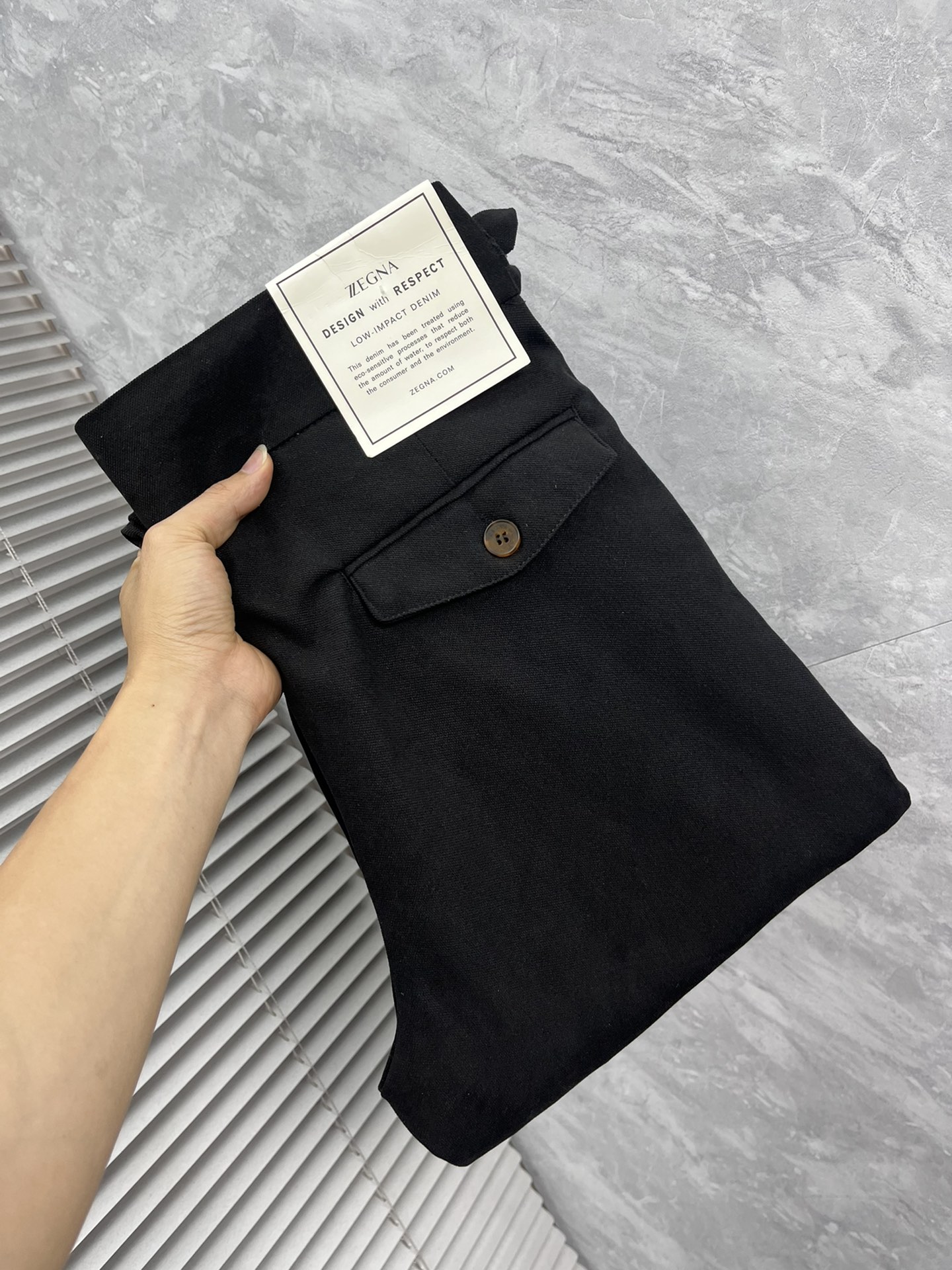 NO:910768,Zegna 2026 spring and summer new products, complete with three standards, denim casual pants, good products, no need to introduce too much, look at the details, counter size 29-38, no 35, 37175/140, upper body 32,,zegna,19860909杰尼亚 2026春夏新品 三标齐全 牛仔休闲裤 好货不用过多介绍 看细节 专柜码数29-38无35 37175/140上身32,,zegna,,Men's clothing